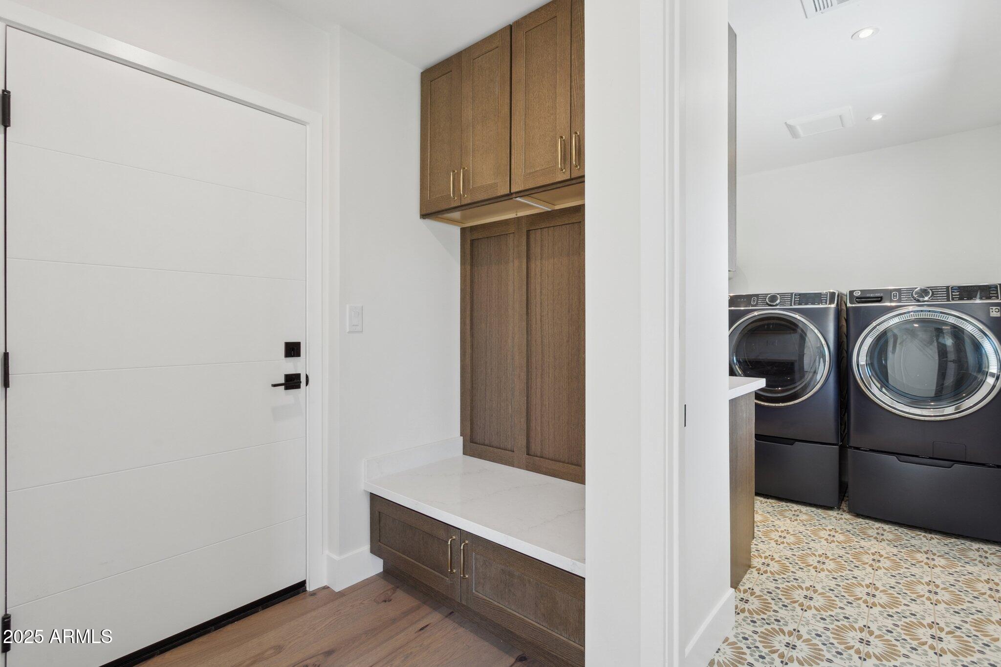 1707 E PINCHOT Avenue