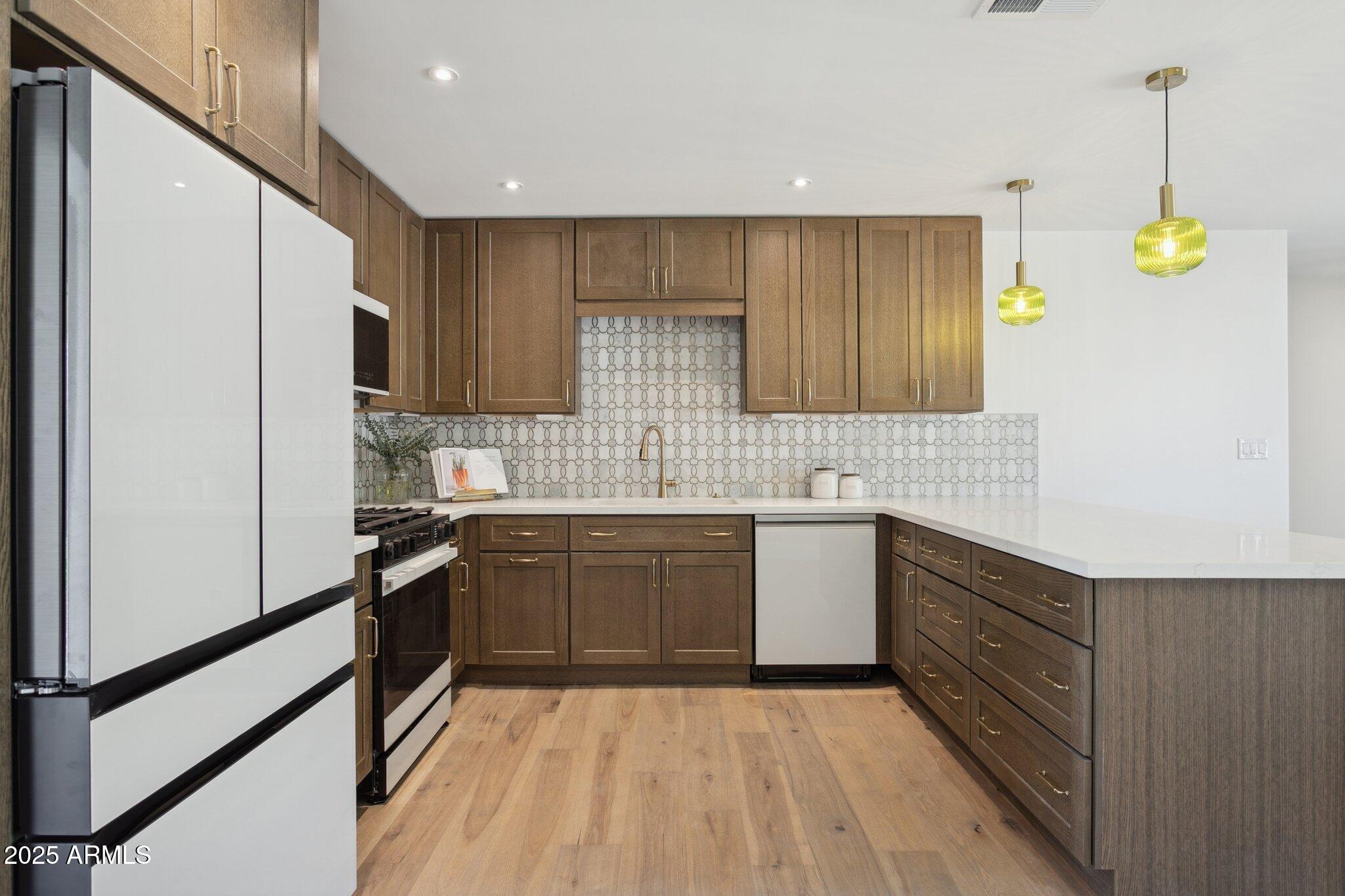 1707 E PINCHOT Avenue