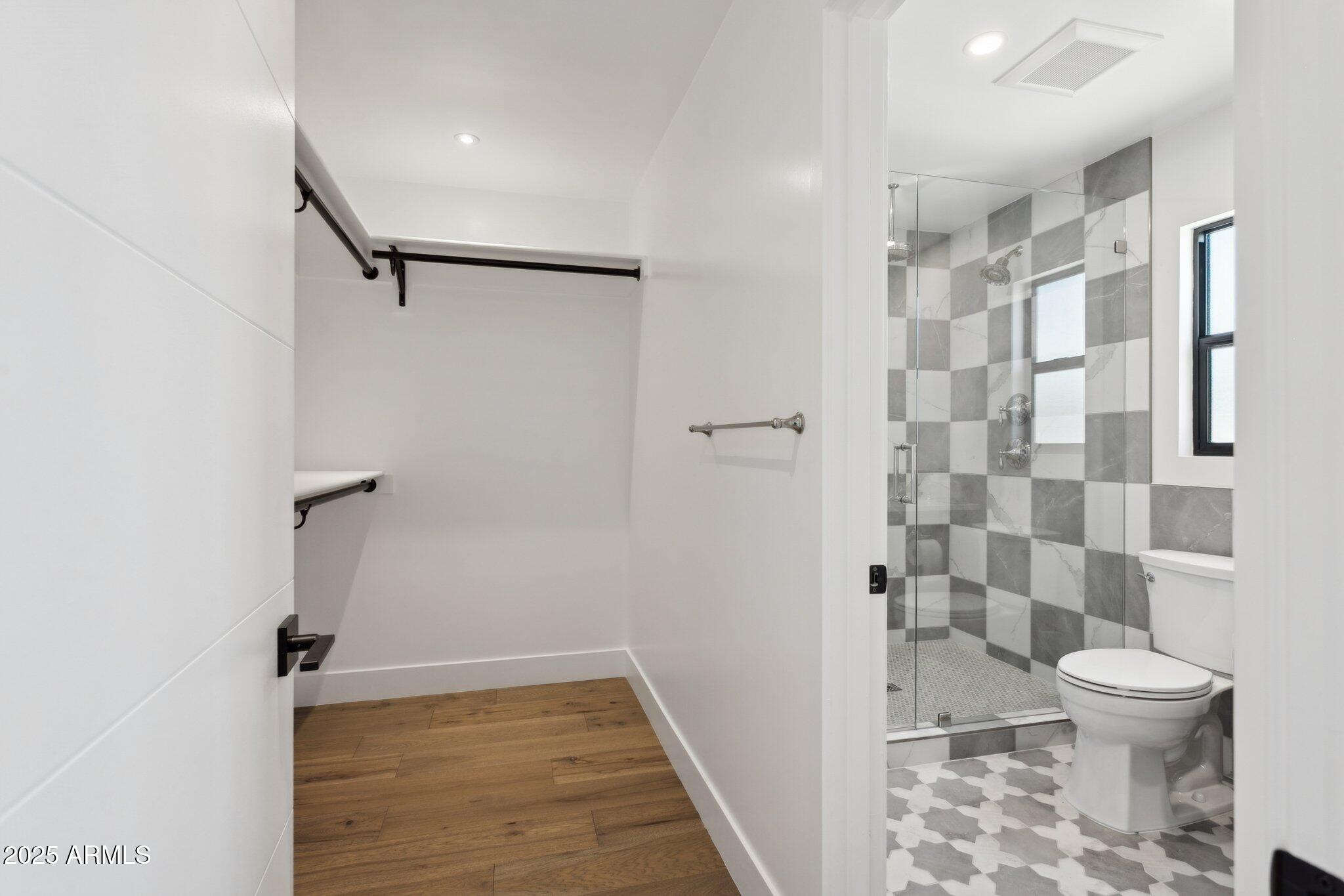 1707 E PINCHOT Avenue