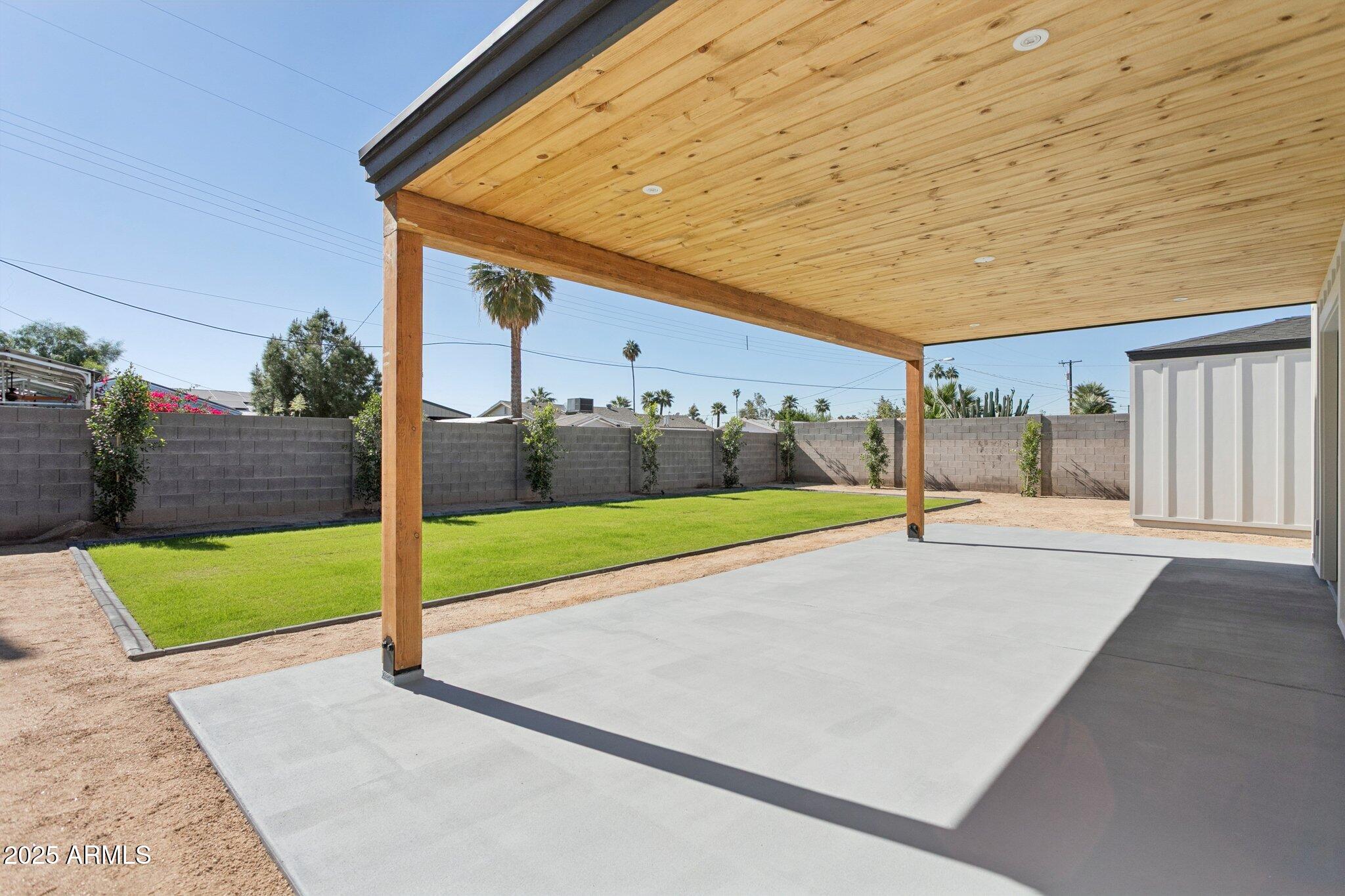 1707 E PINCHOT Avenue