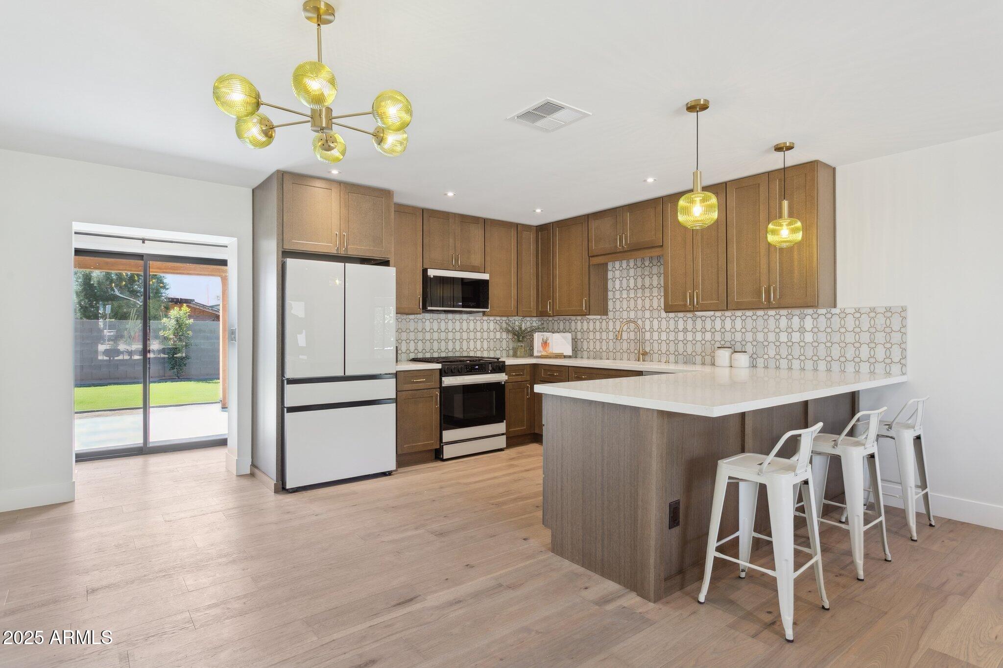 1707 E PINCHOT Avenue