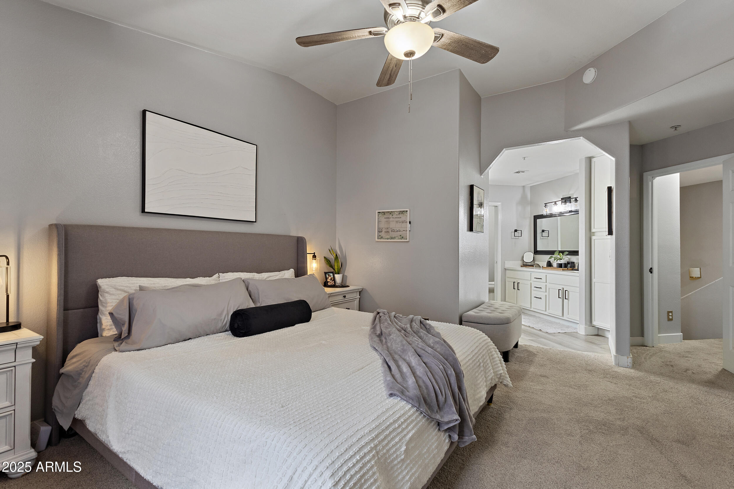 1070 E SUNBURST Lane