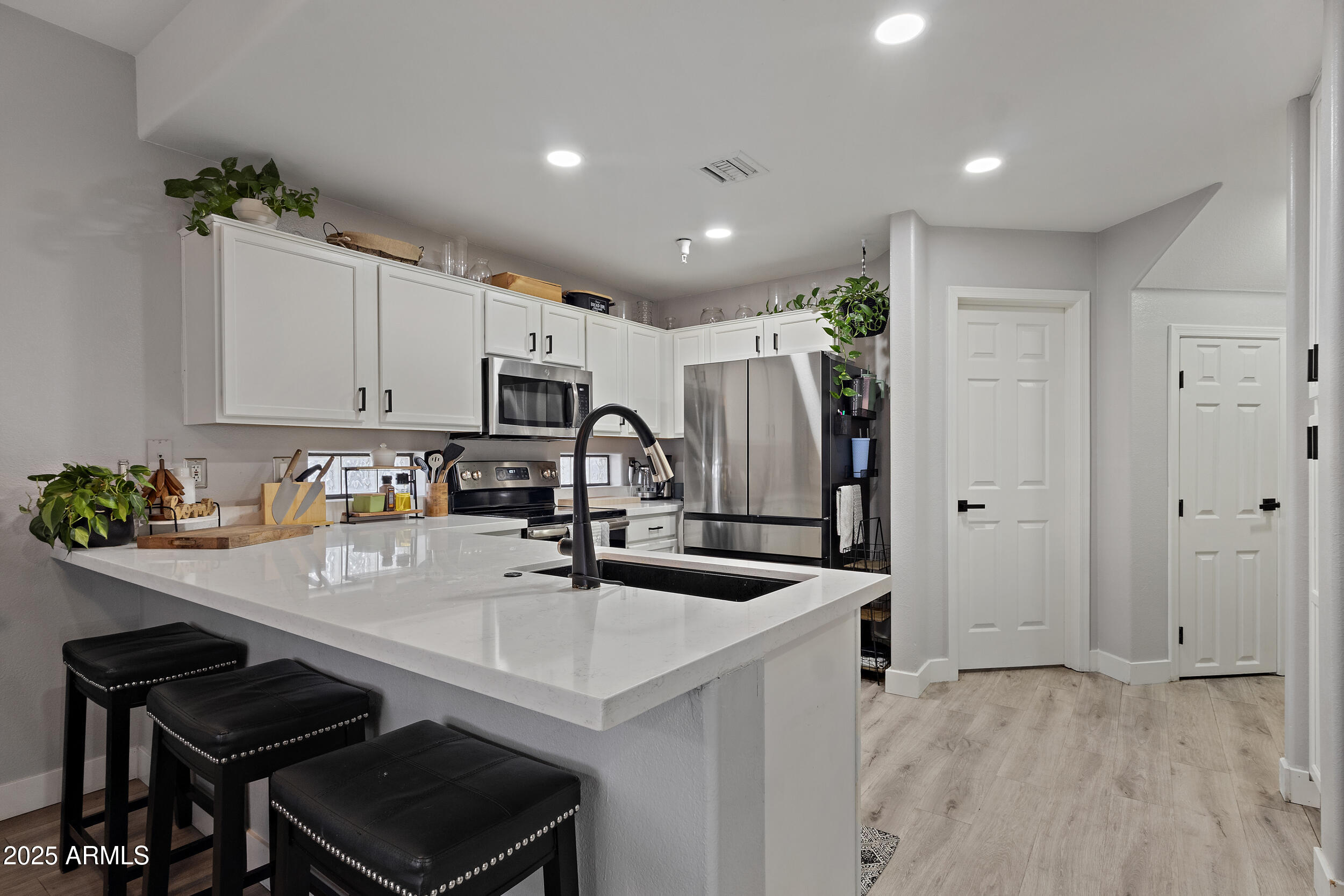 1070 E SUNBURST Lane