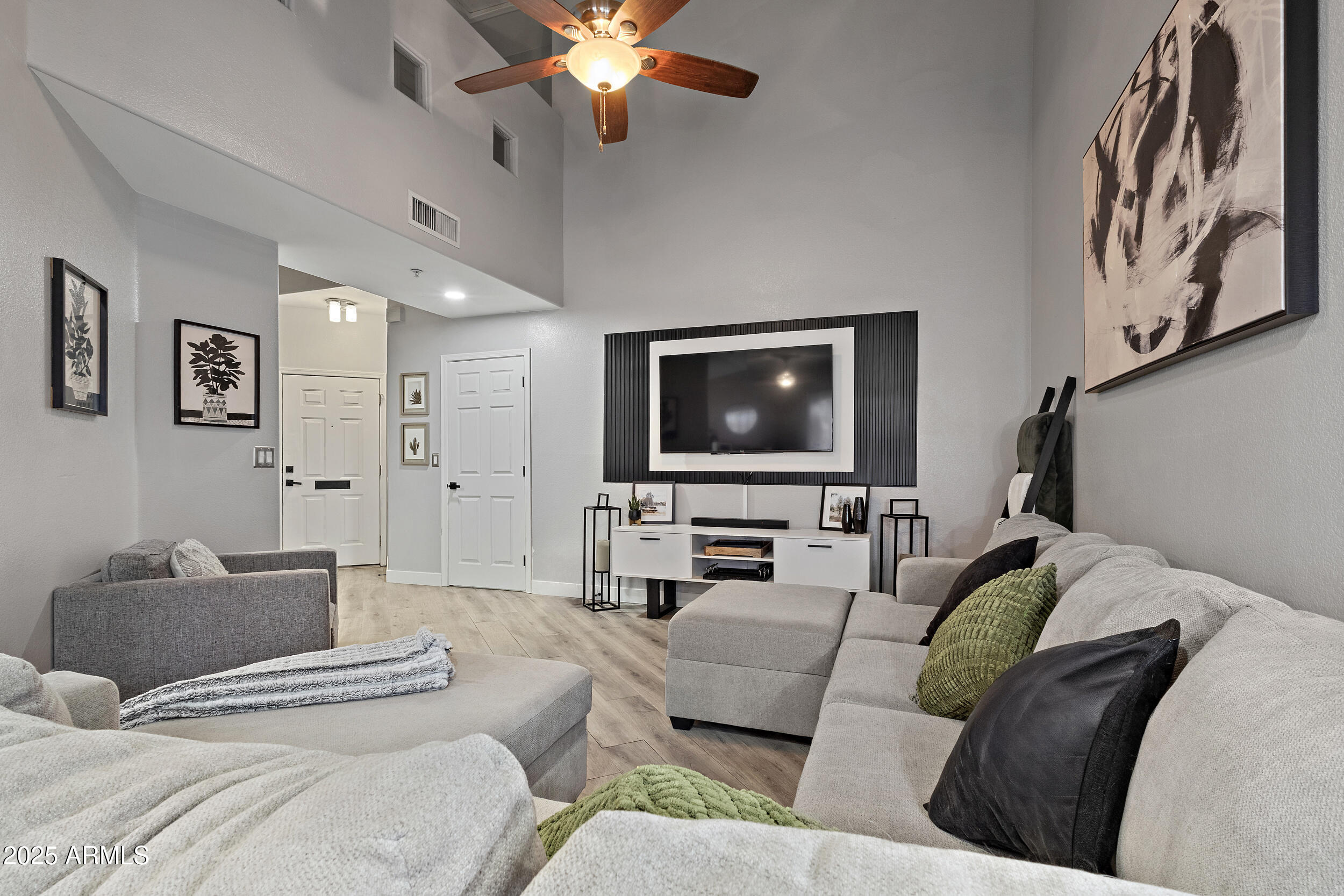 1070 E SUNBURST Lane