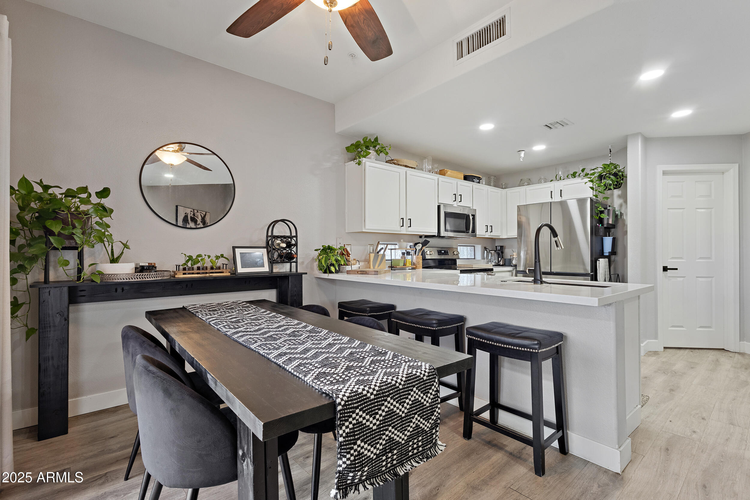 1070 E SUNBURST Lane