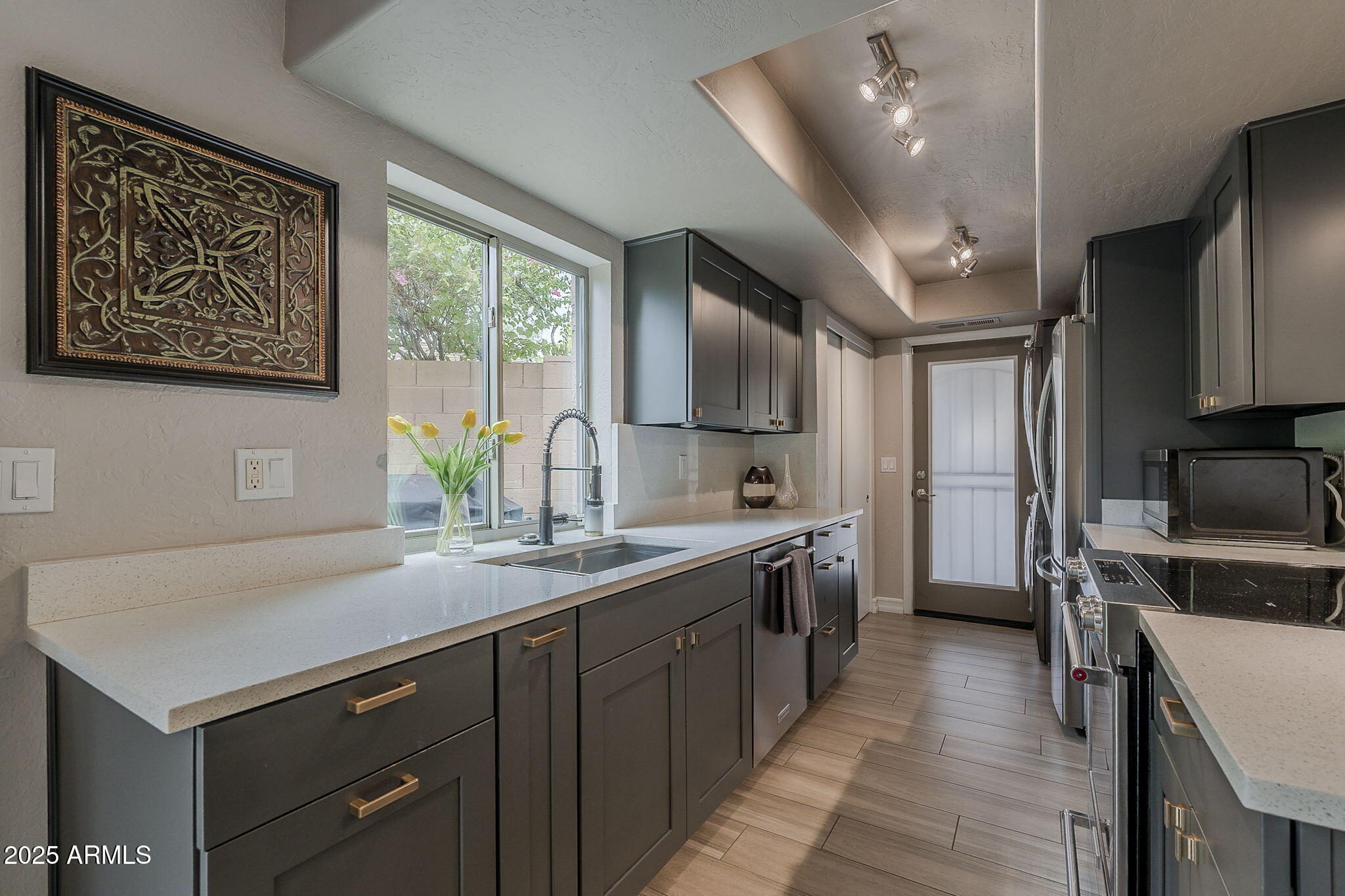 10409 N 10TH Street, 1