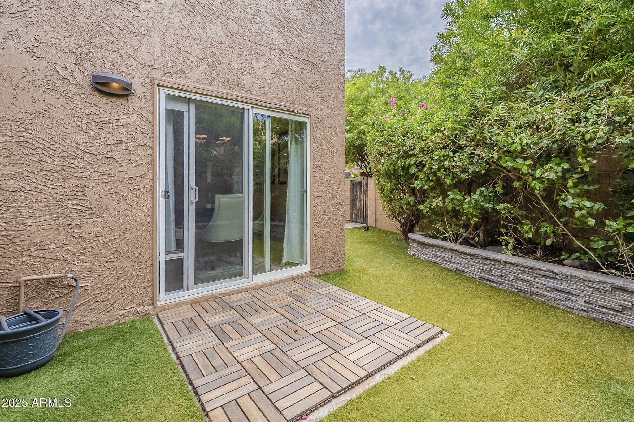 10409 N 10TH Street, 1