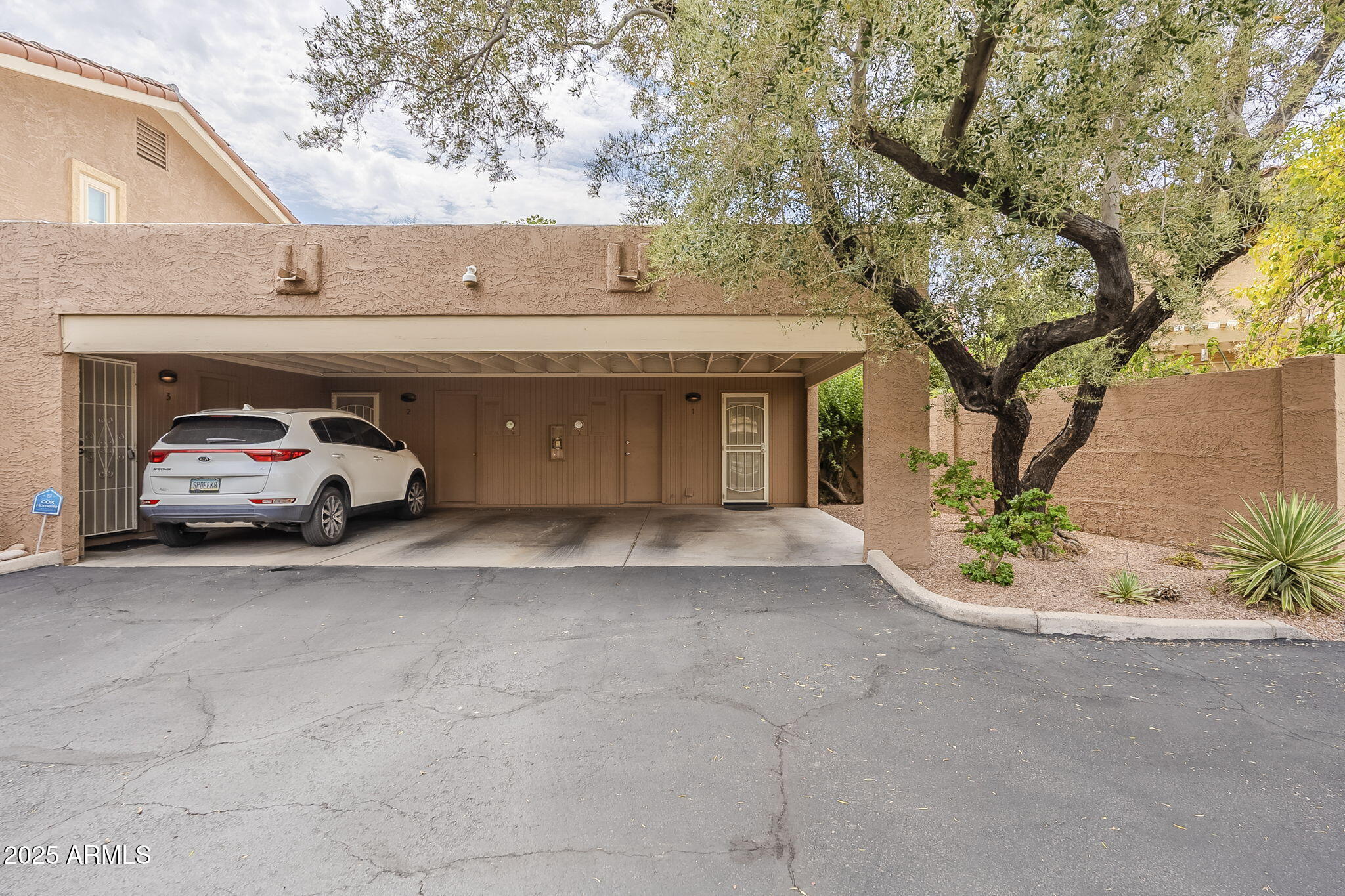 10409 N 10TH Street, 1