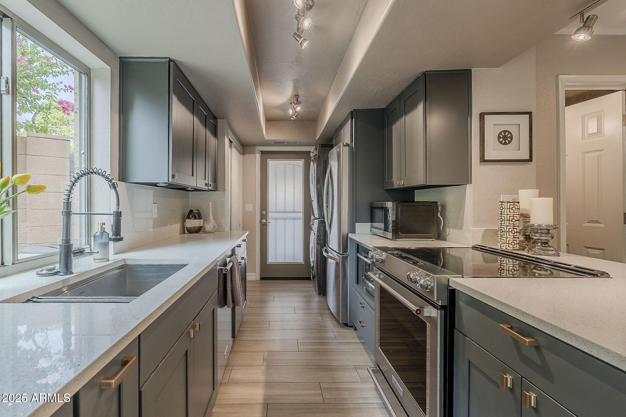 10409 N 10TH Street, 1