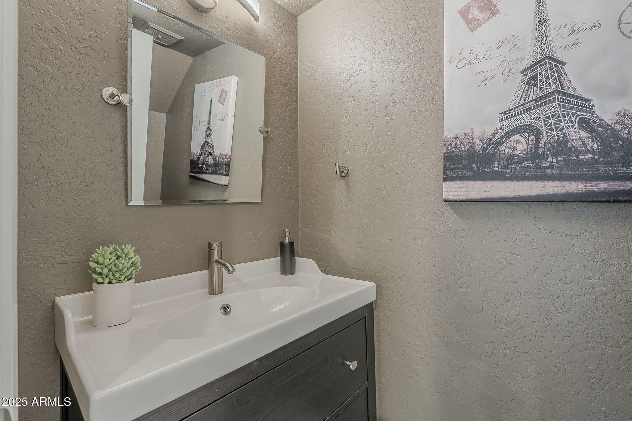 10409 N 10TH Street, 1