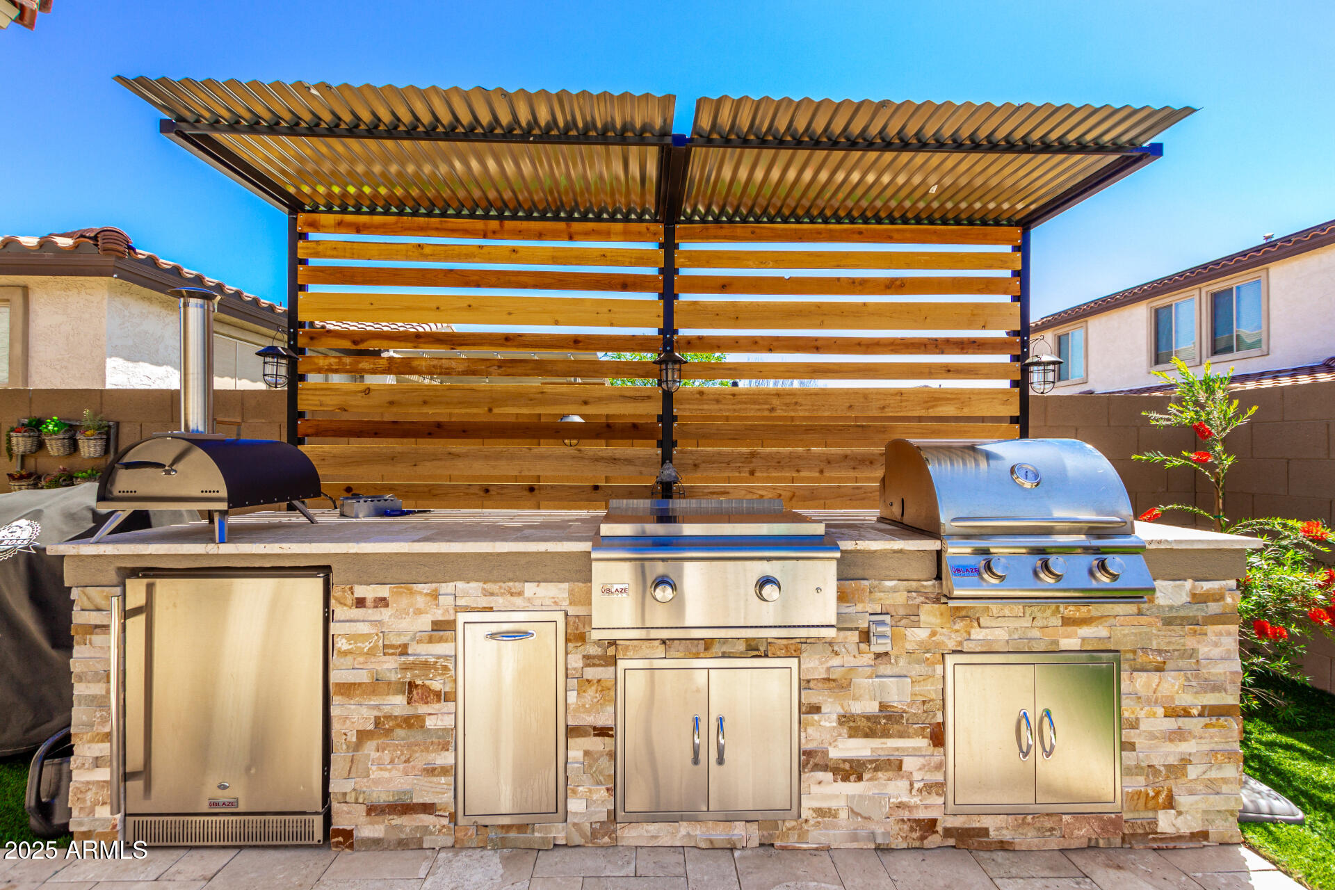 10043 W FOOTHILL Drive