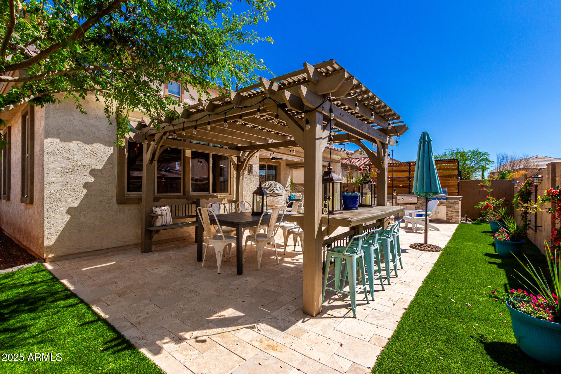 10043 W FOOTHILL Drive