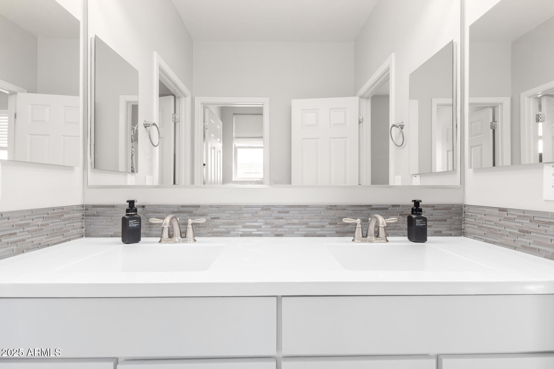 10043 W FOOTHILL Drive