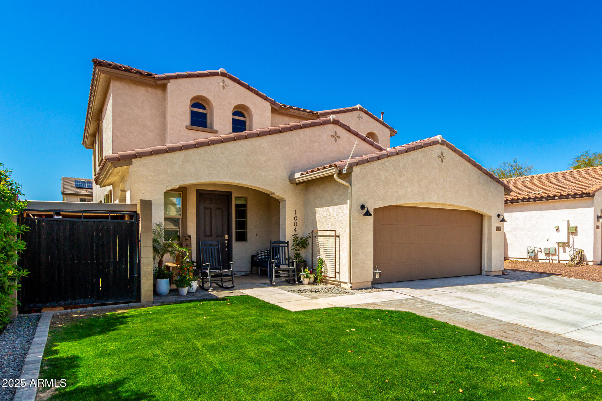 10043 W FOOTHILL Drive