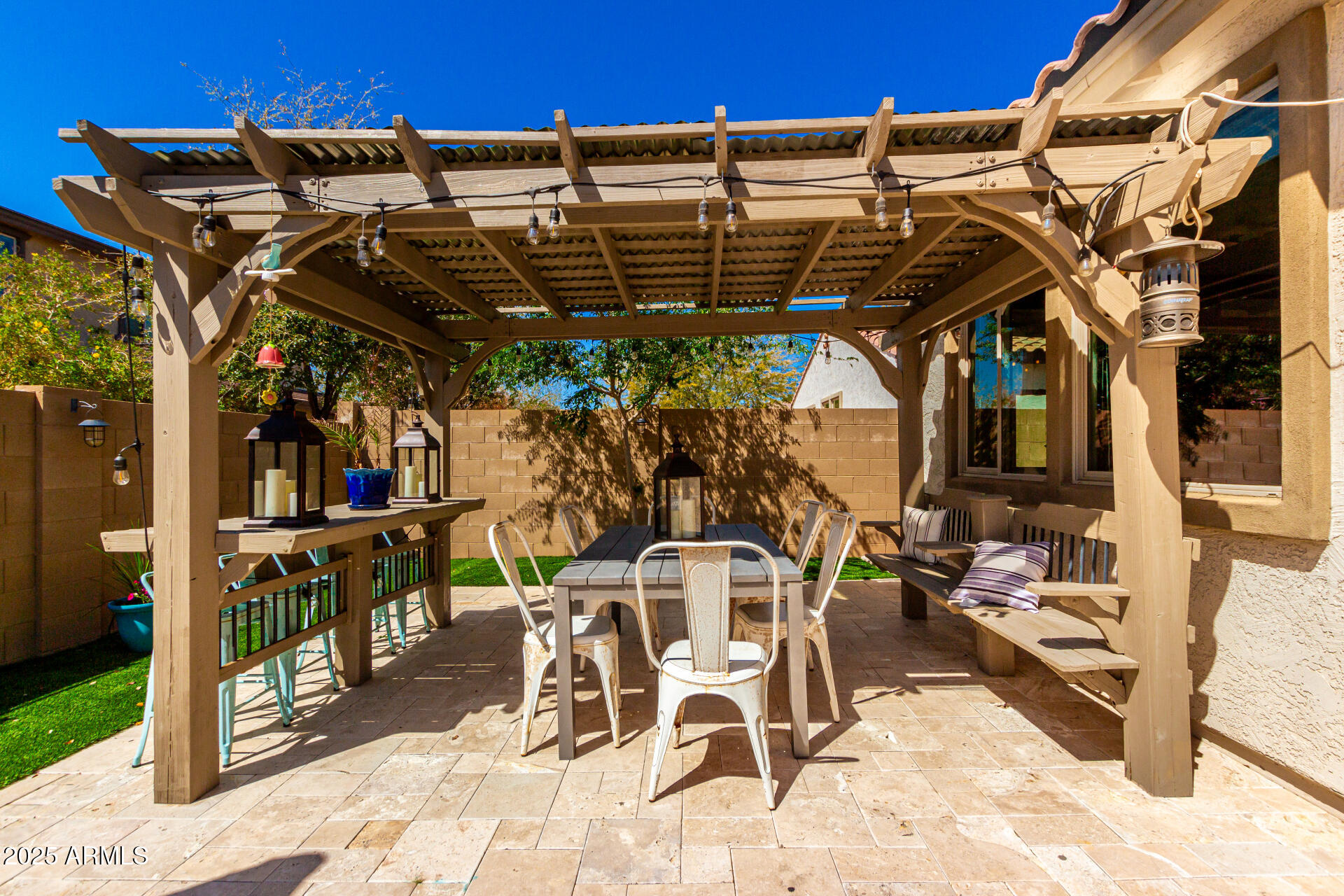 10043 W FOOTHILL Drive