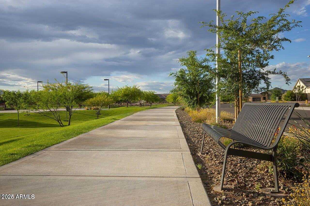 10043 W FOOTHILL Drive