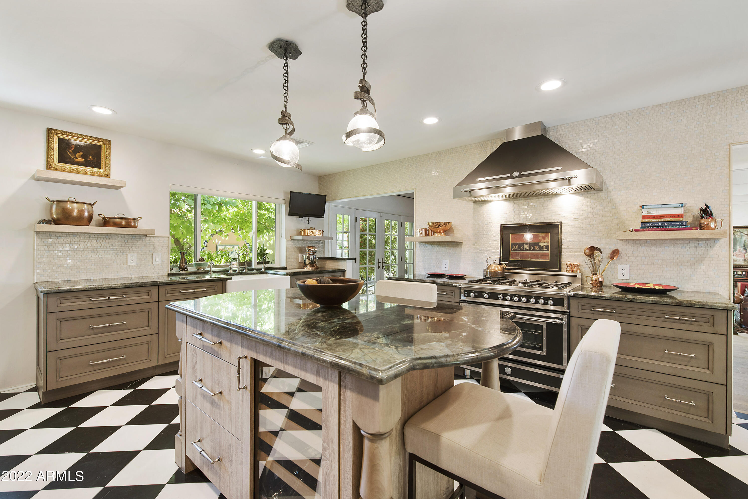 5434 E LINCOLN Drive, 72