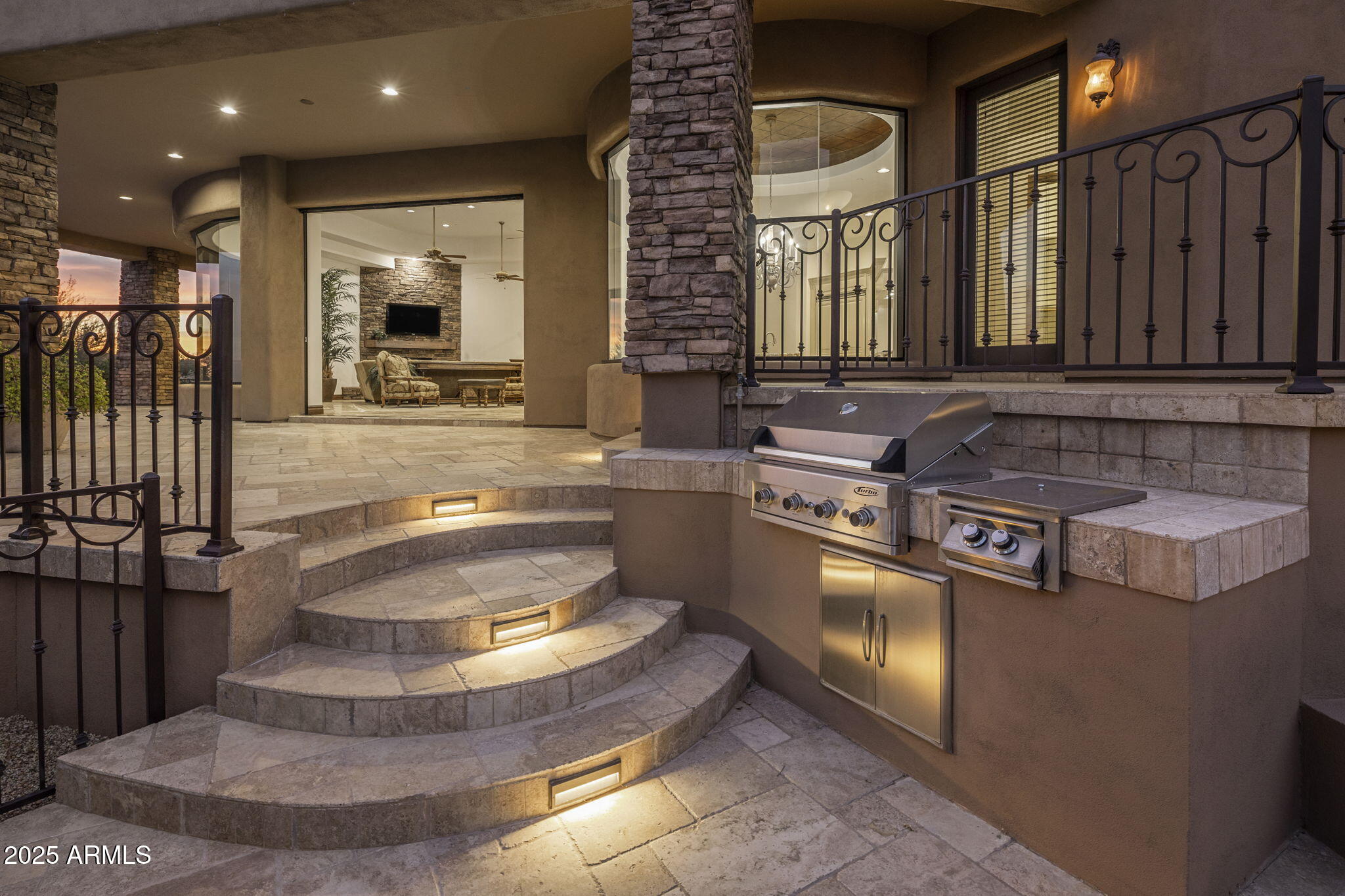 10537 N CRESTVIEW Drive