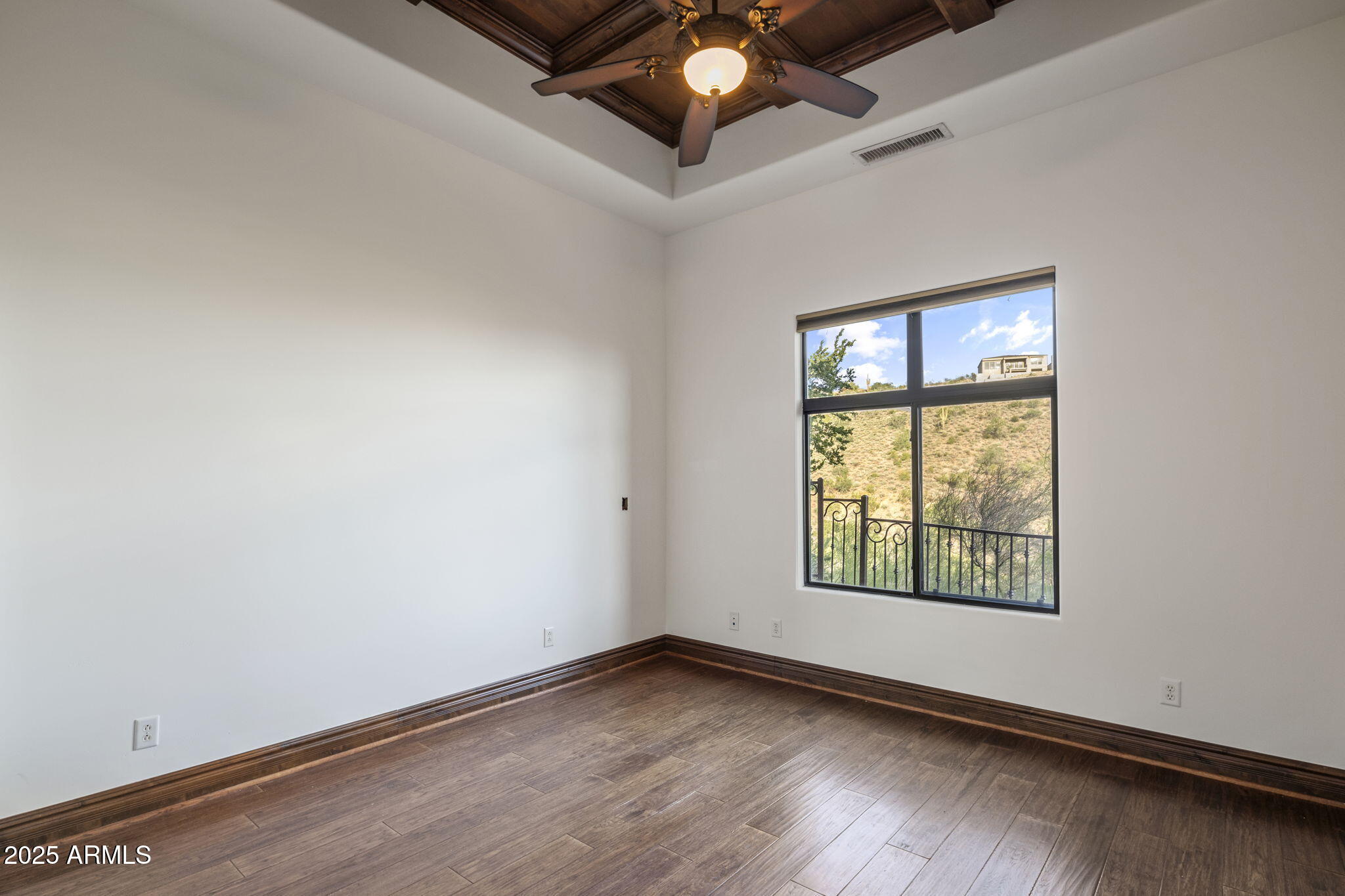 10537 N CRESTVIEW Drive