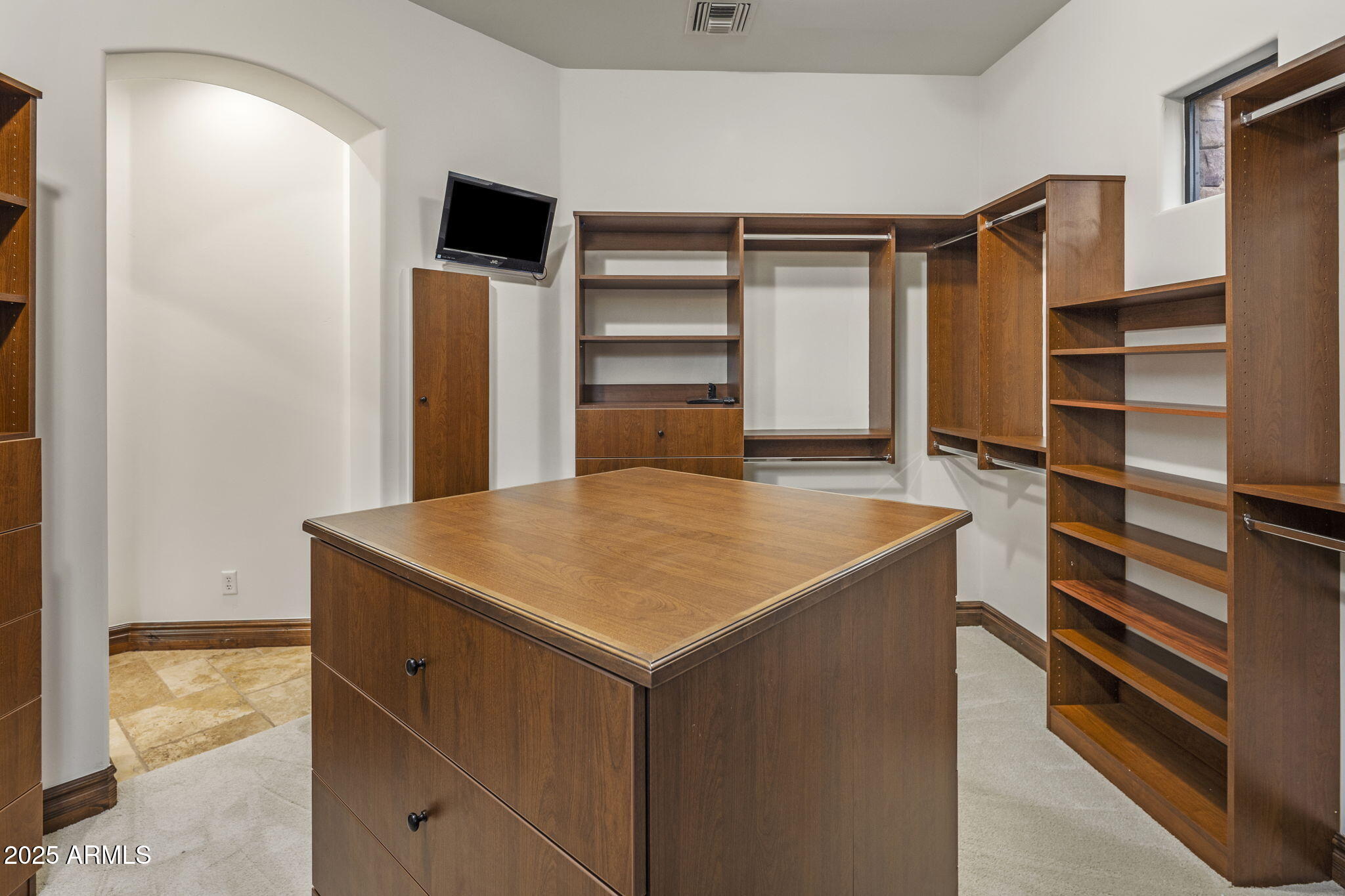 10537 N CRESTVIEW Drive