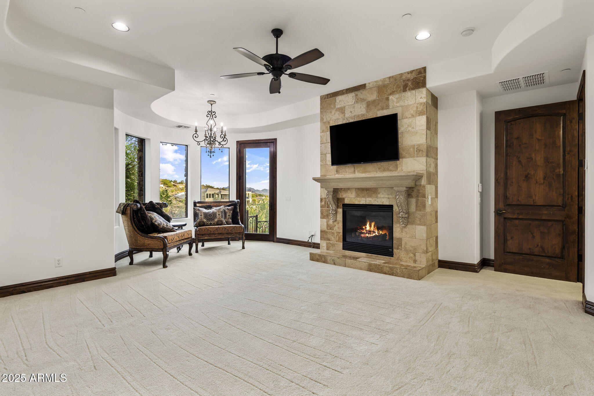 10537 N CRESTVIEW Drive