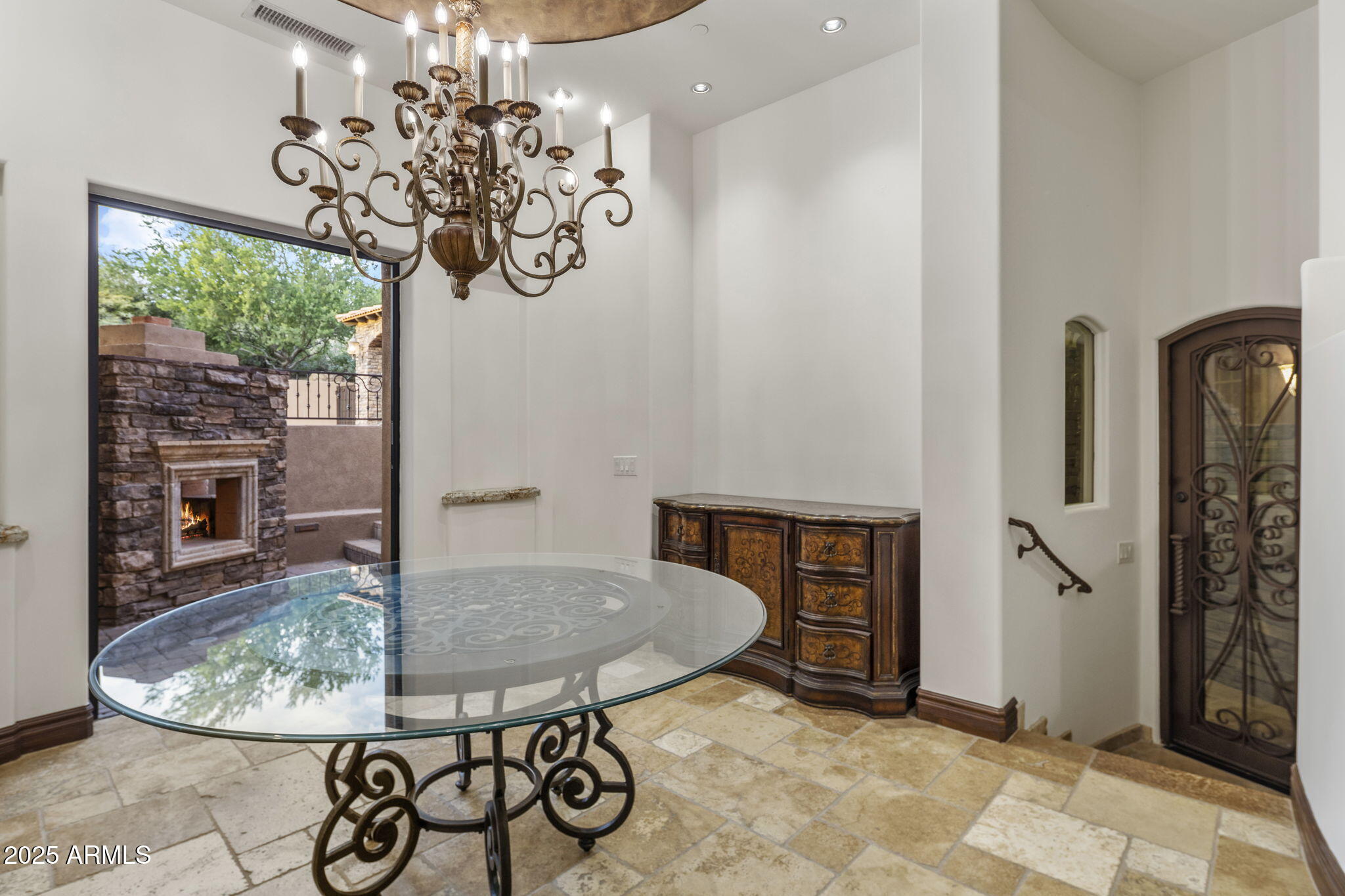 10537 N CRESTVIEW Drive