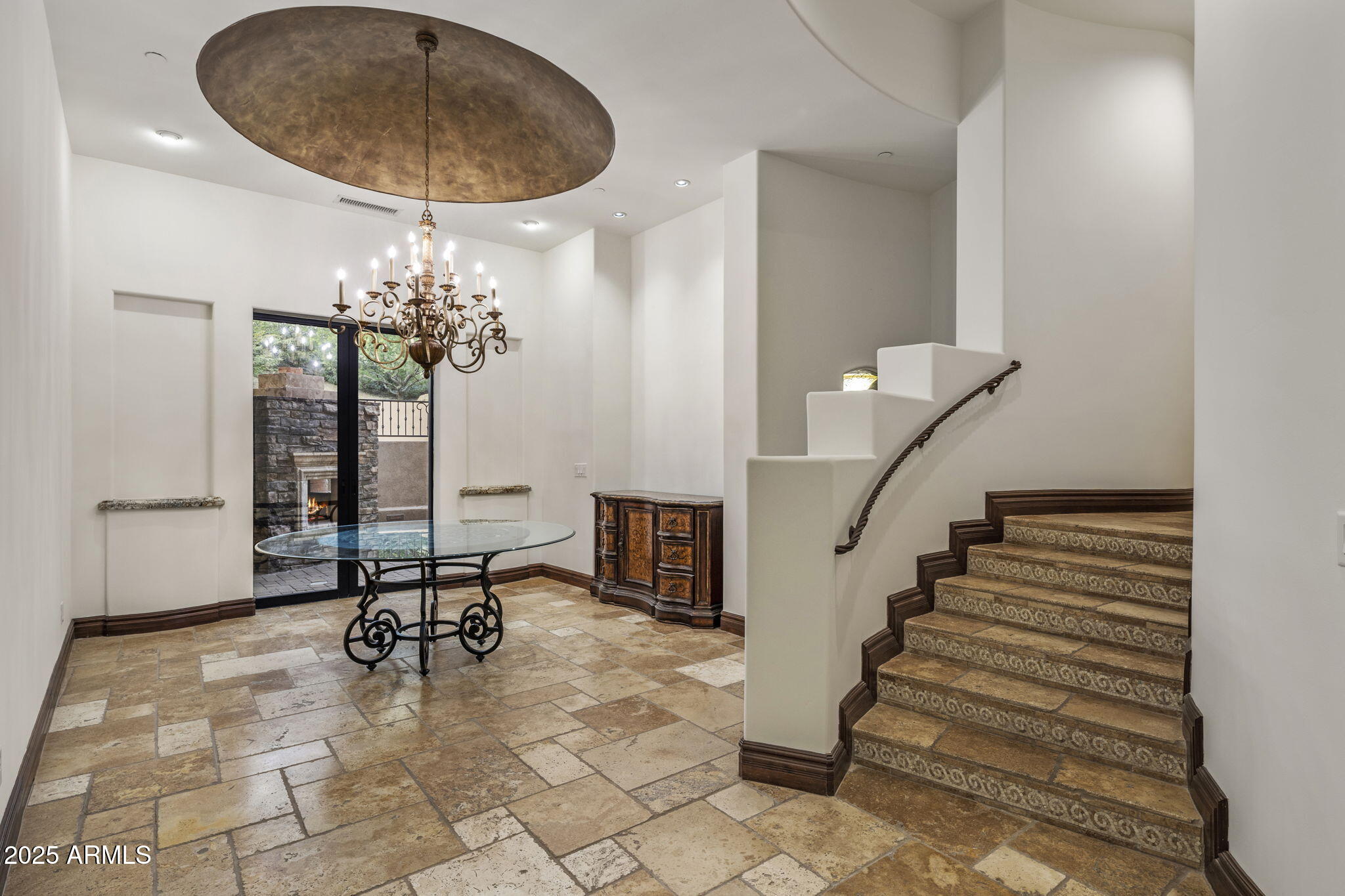 10537 N CRESTVIEW Drive