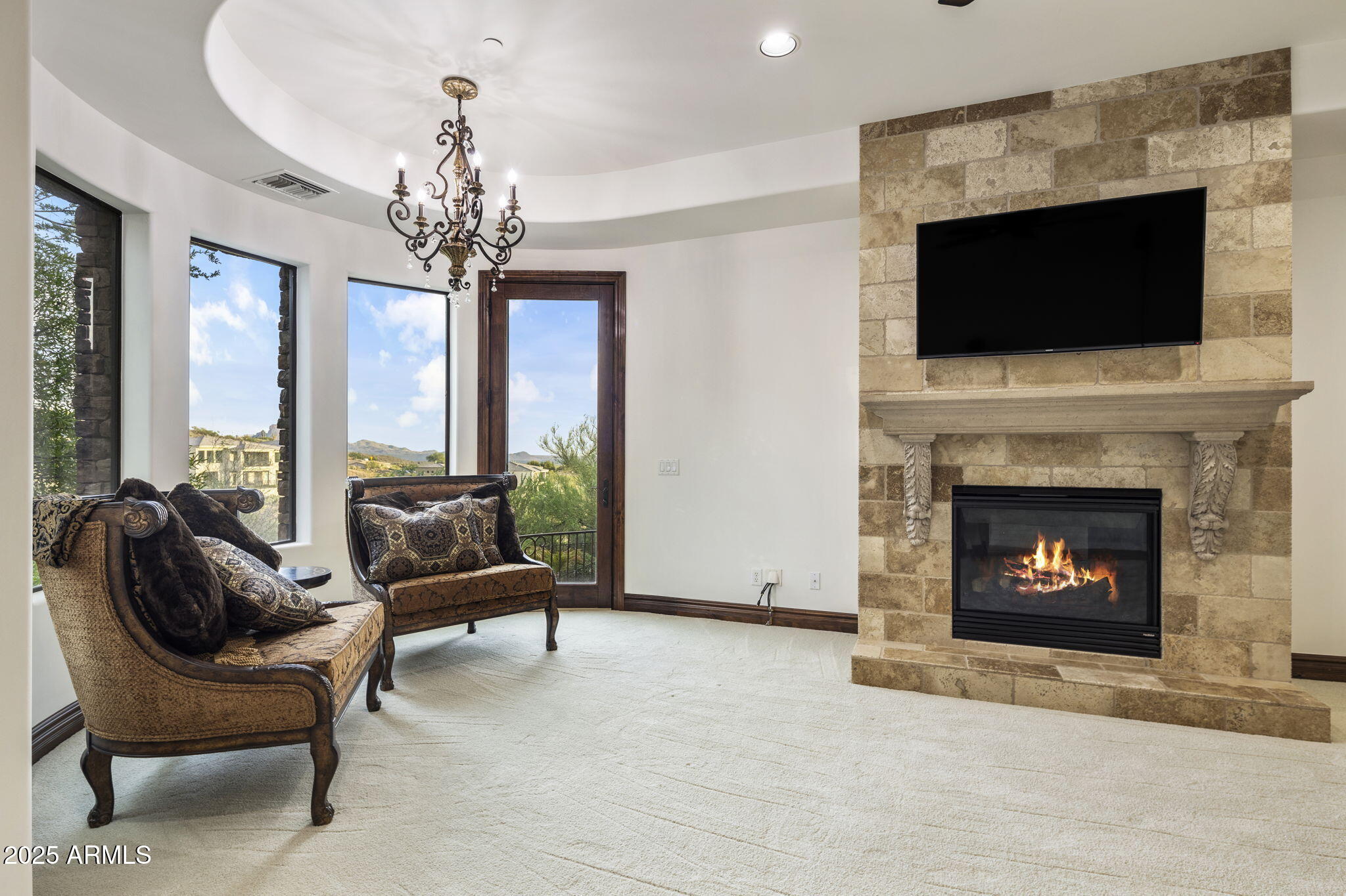 10537 N CRESTVIEW Drive