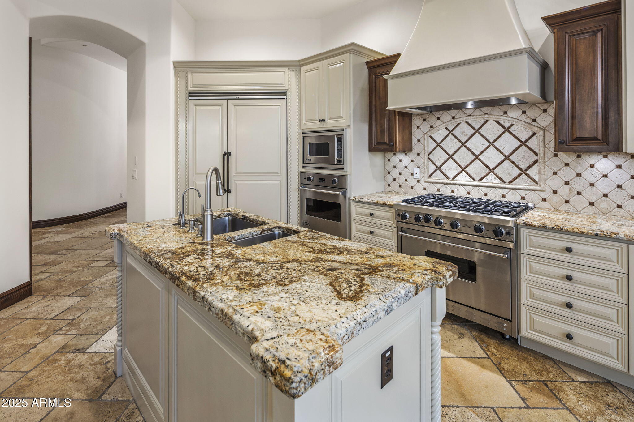 10537 N CRESTVIEW Drive