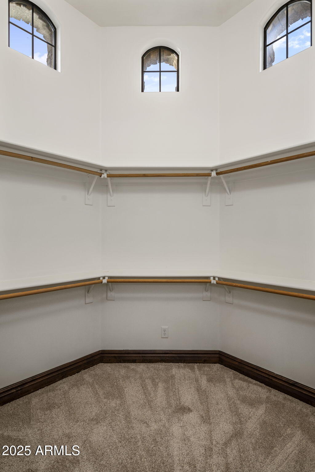 10537 N CRESTVIEW Drive