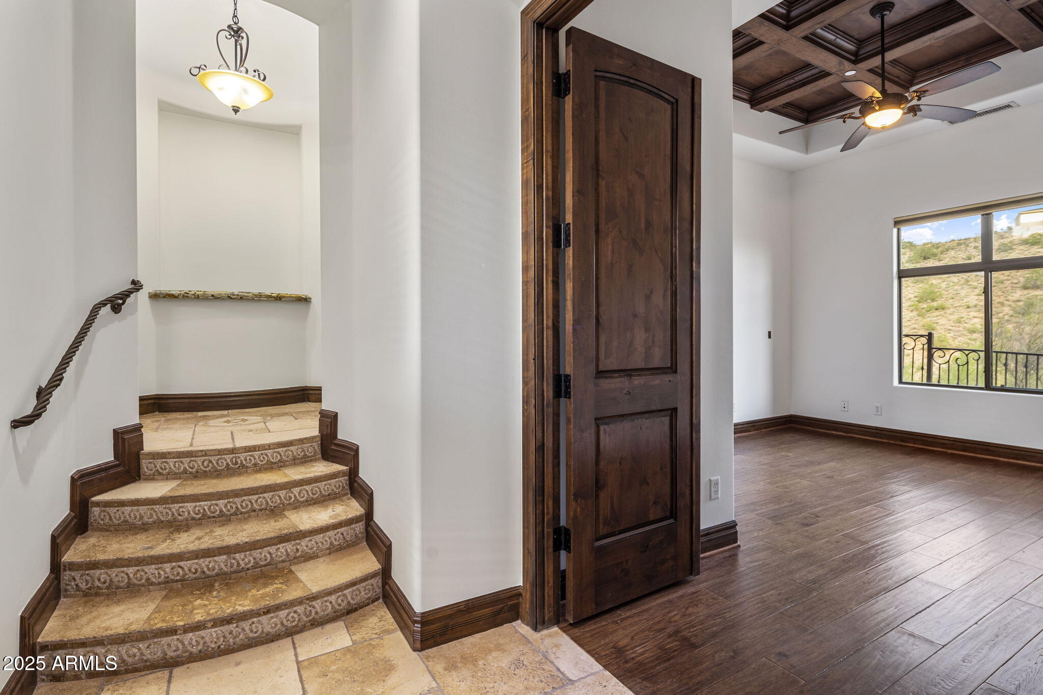 10537 N CRESTVIEW Drive