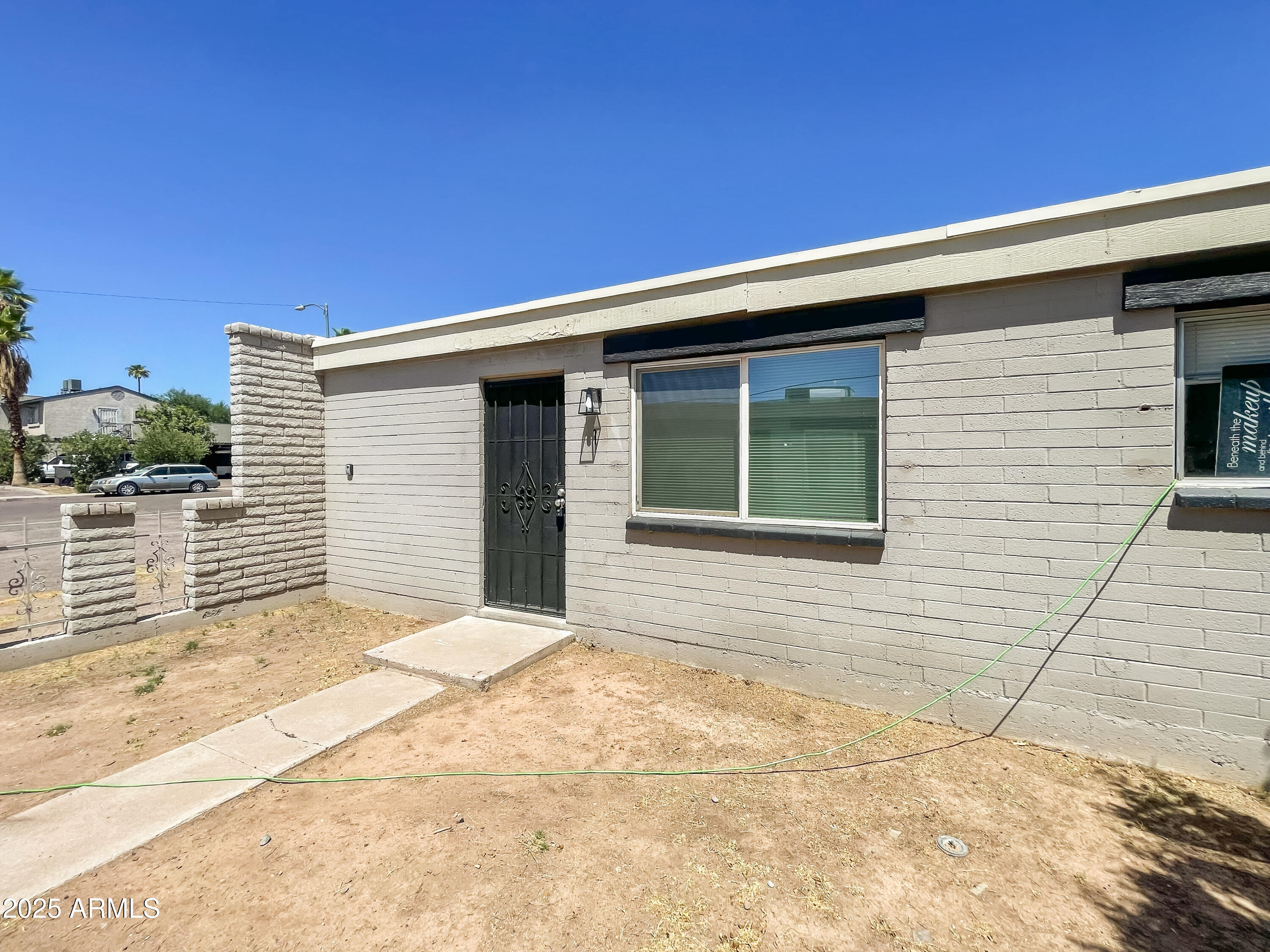 1925 W VILLAGE Drive