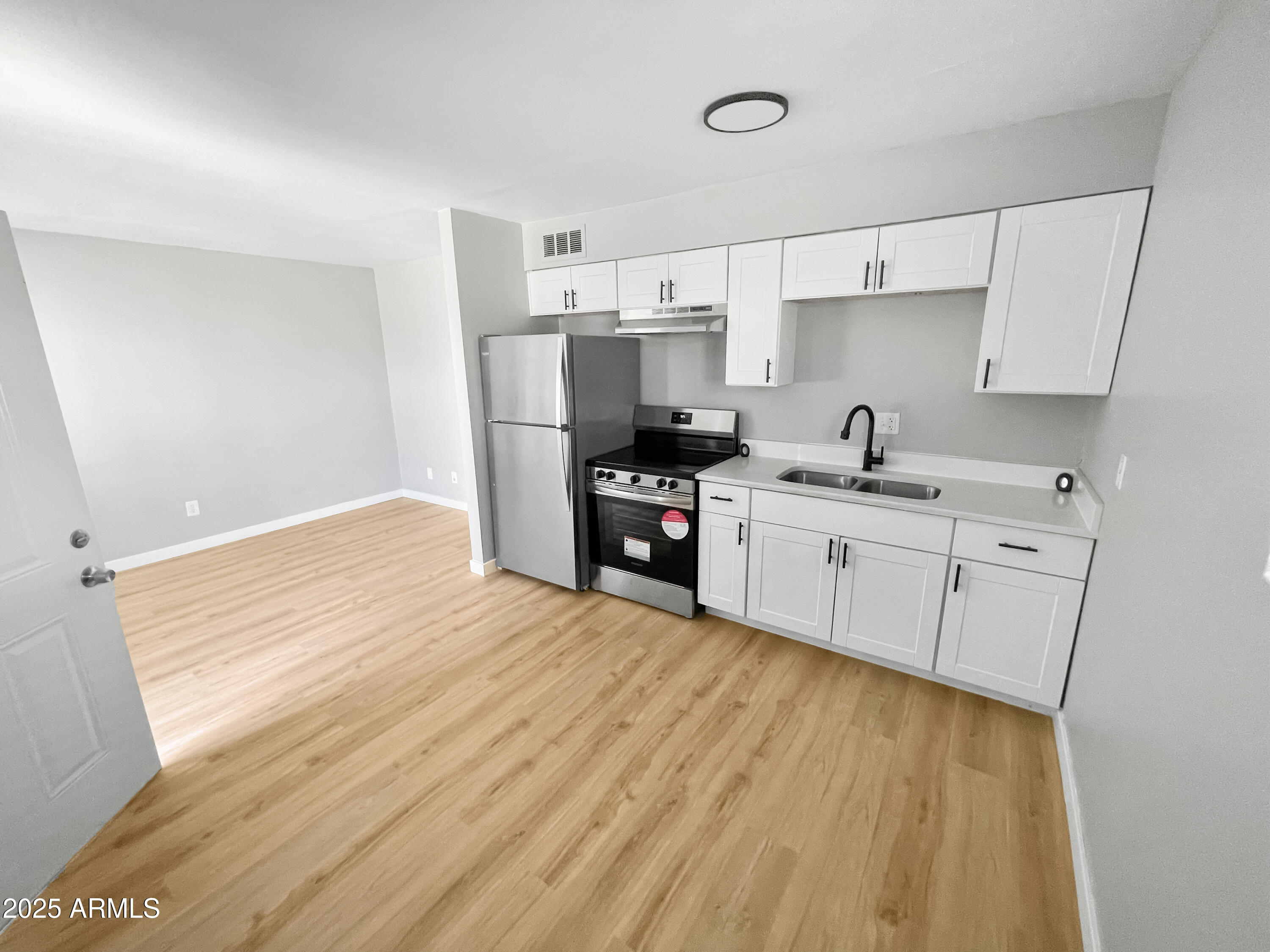 1925 W VILLAGE Drive