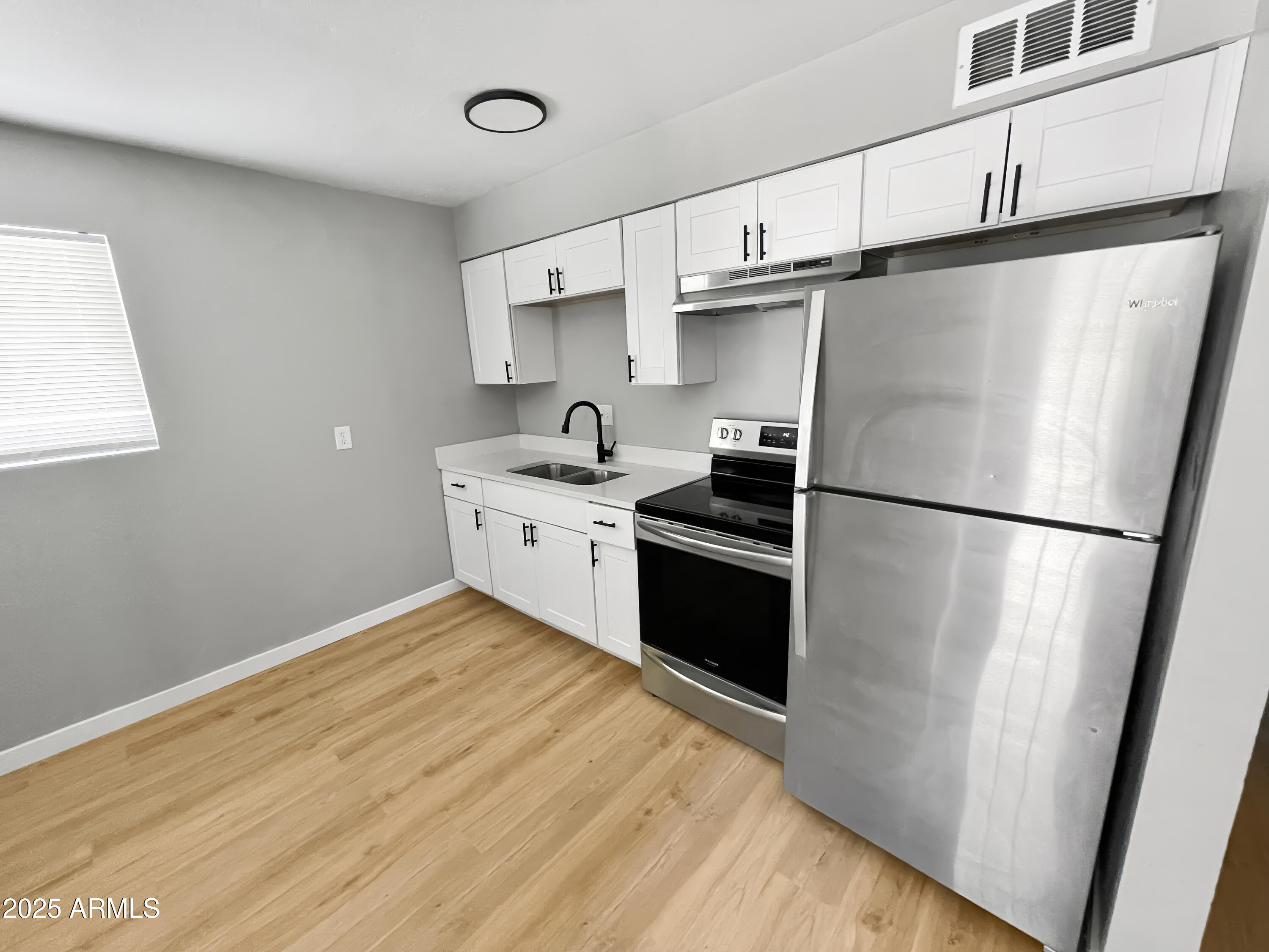 1925 W VILLAGE Drive