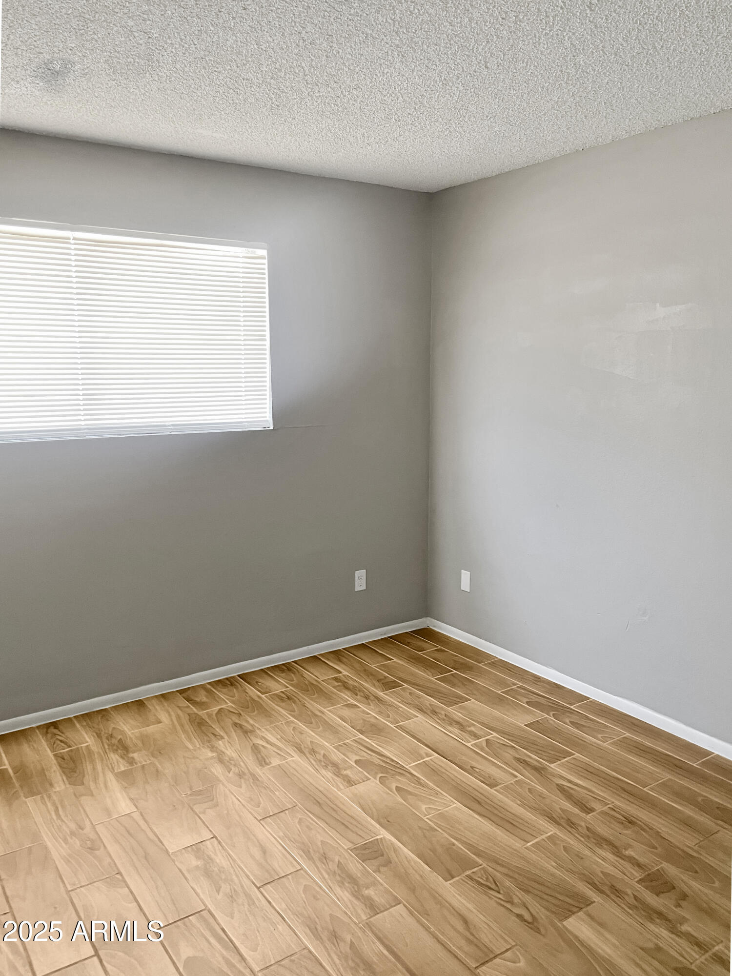 1925 W VILLAGE Drive