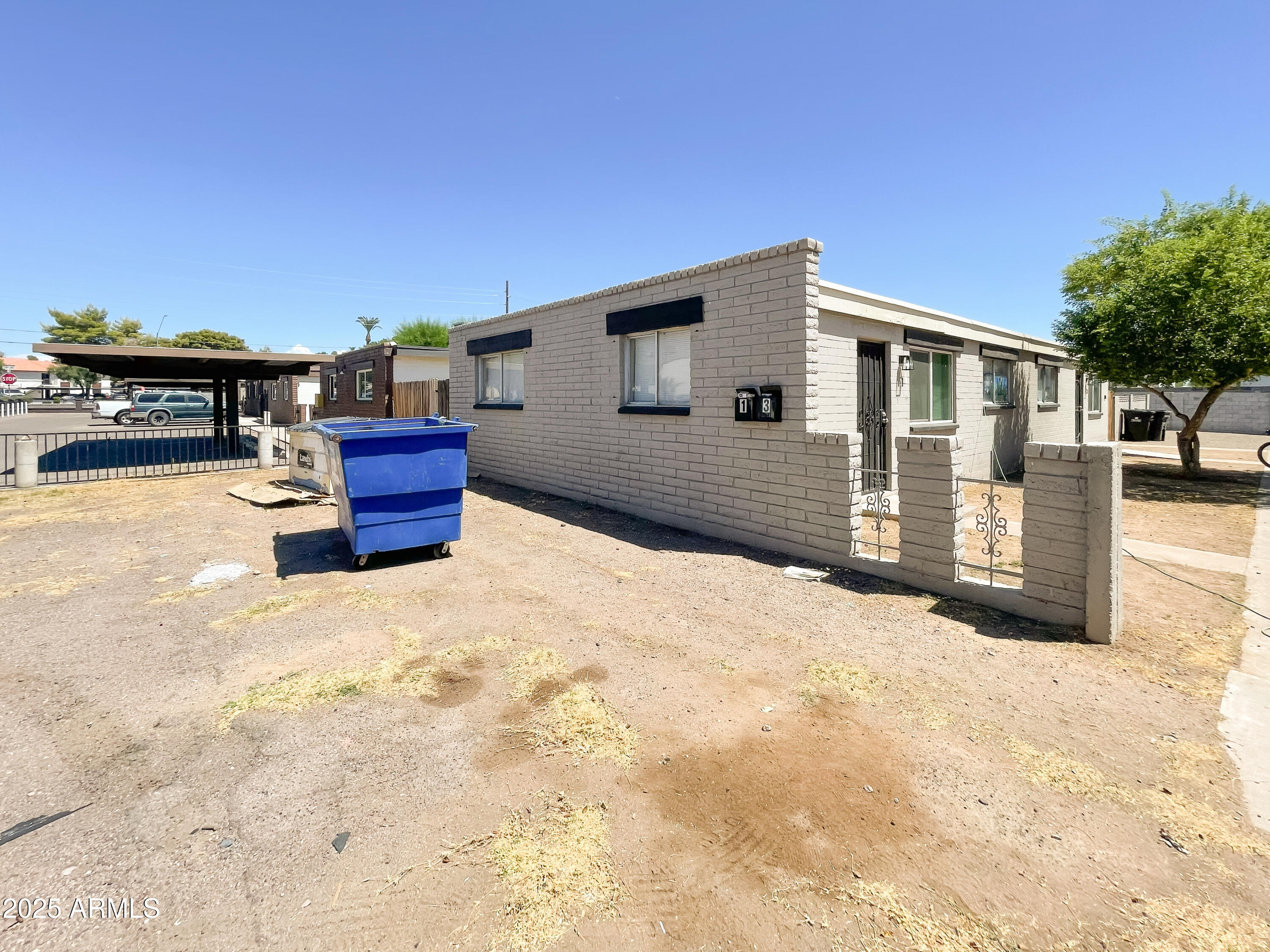 1925 W VILLAGE Drive