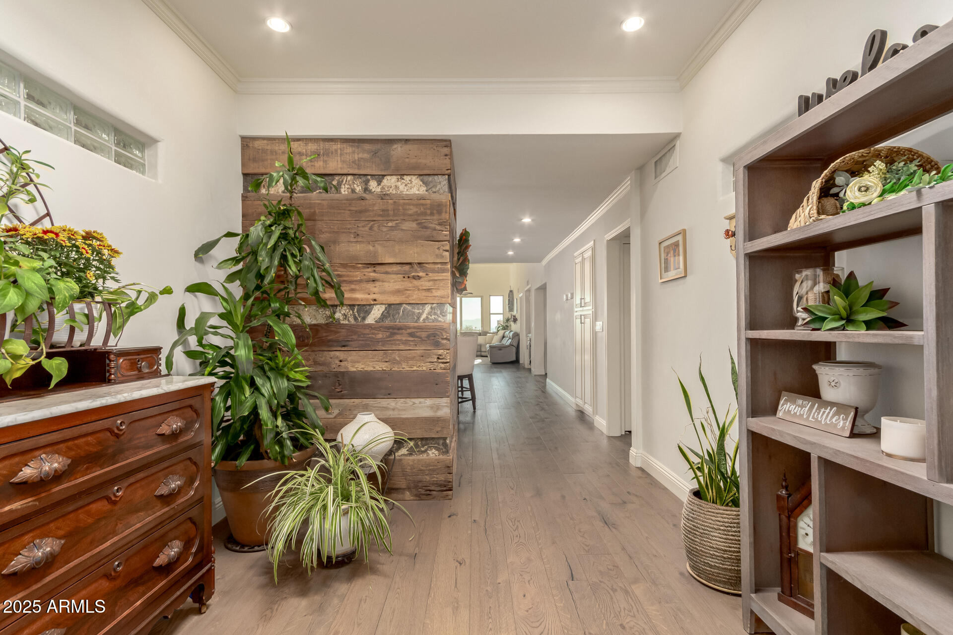 3800 E Lincoln Drive E, 37