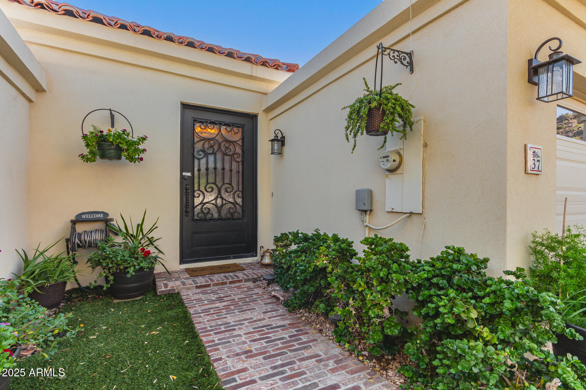 3800 E Lincoln Drive E, 37