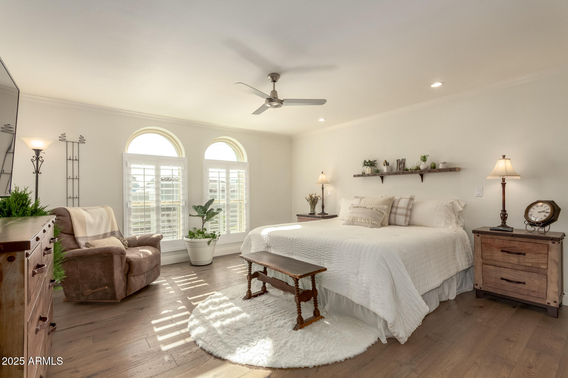 3800 E Lincoln Drive E, 37