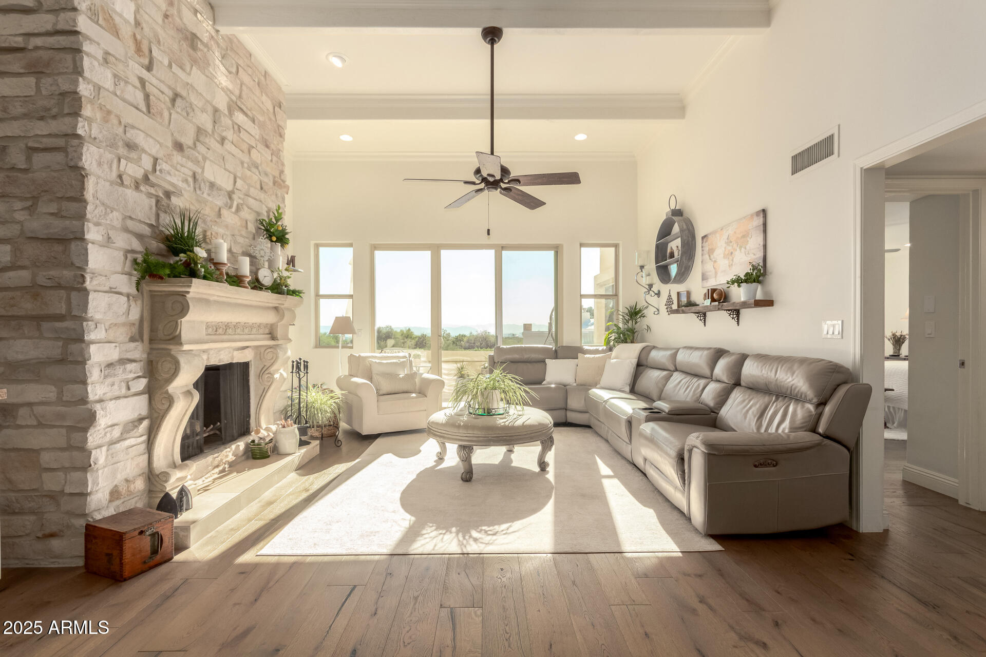 3800 E Lincoln Drive E, 37