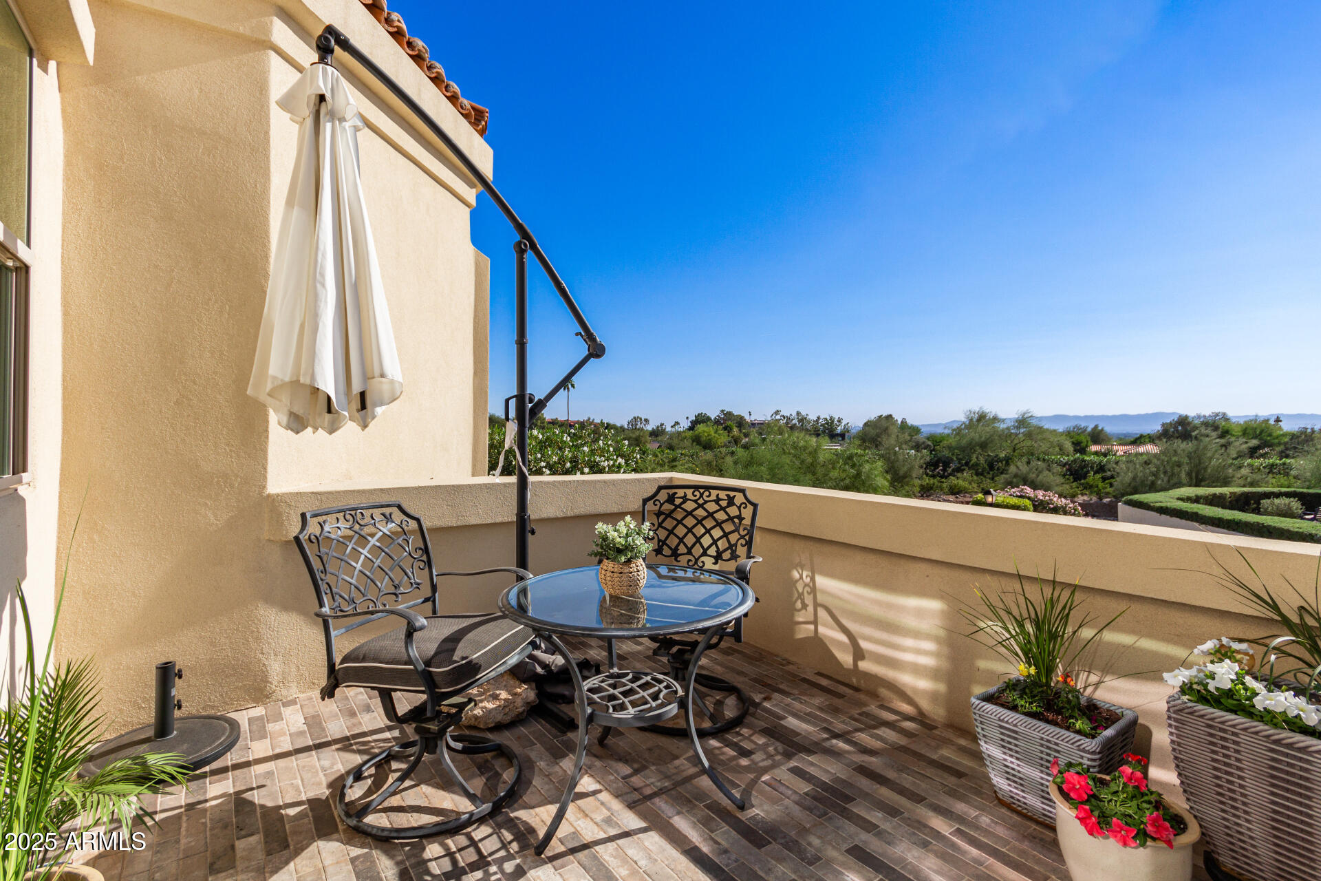 3800 E Lincoln Drive E, 37