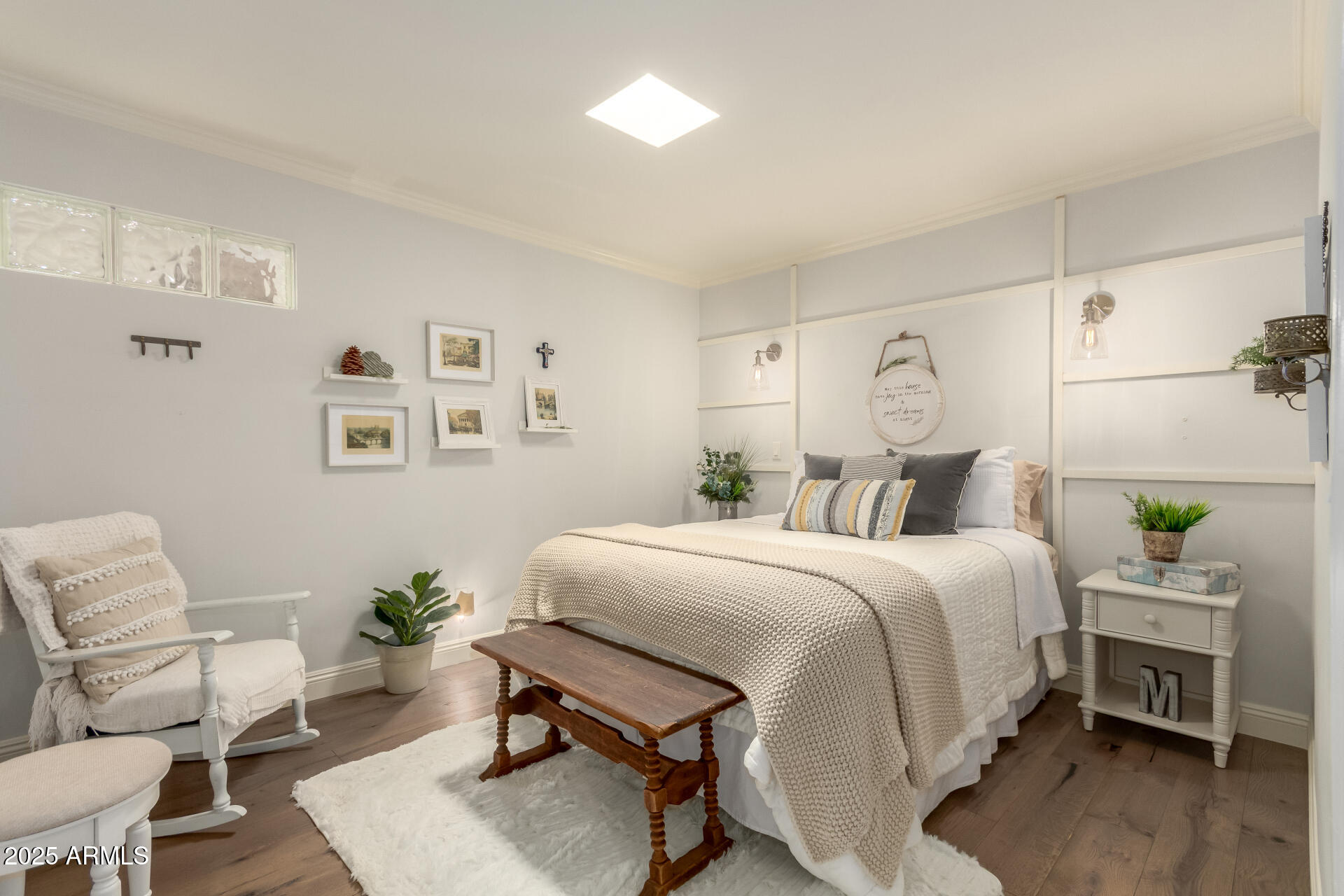 3800 E Lincoln Drive E, 37