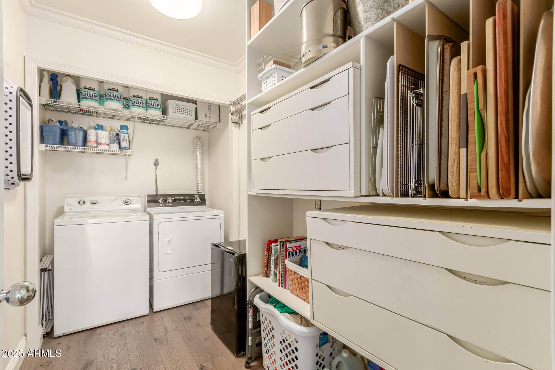 3800 E Lincoln Drive E, 37