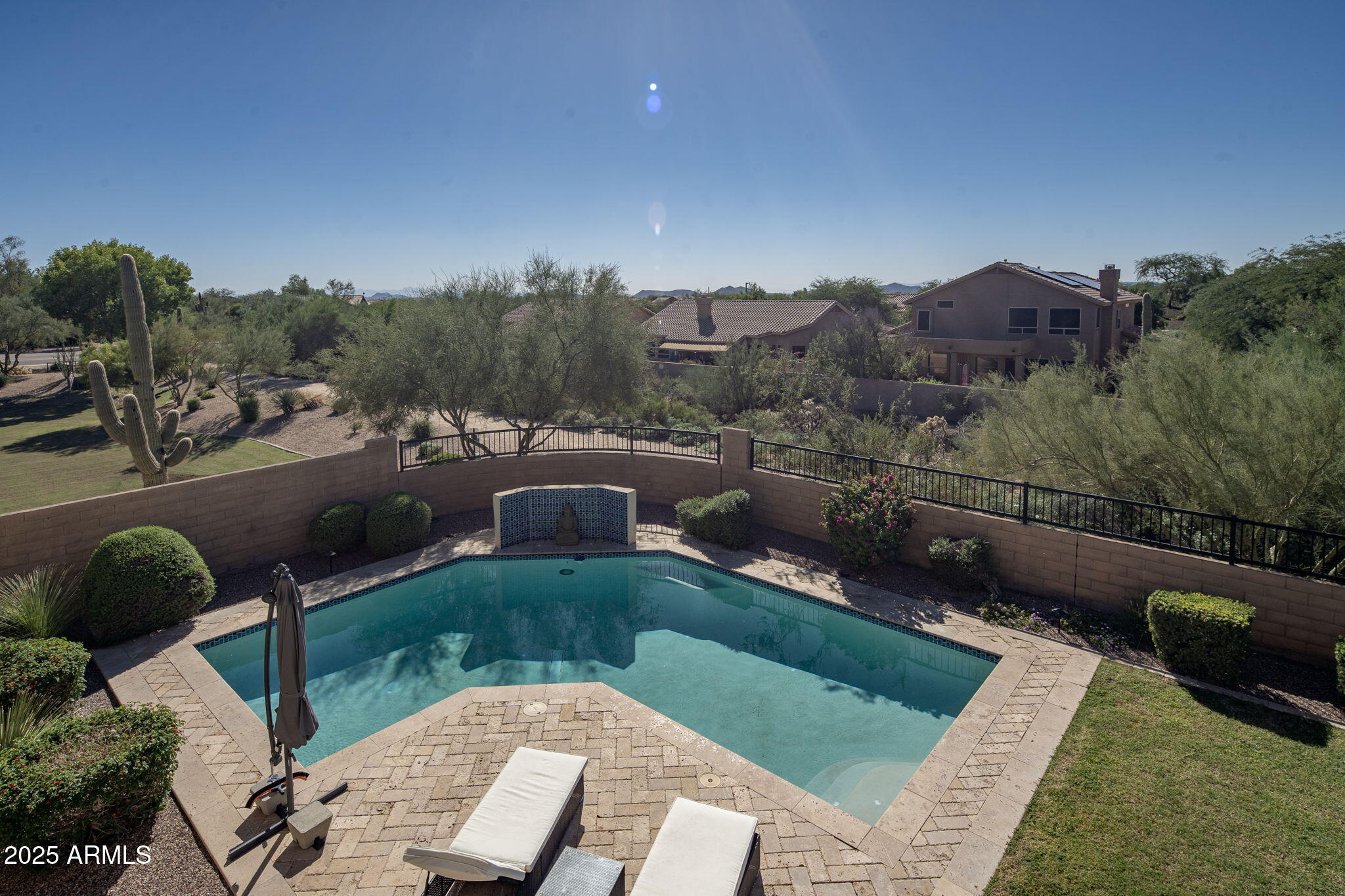 5216 E BARWICK Drive