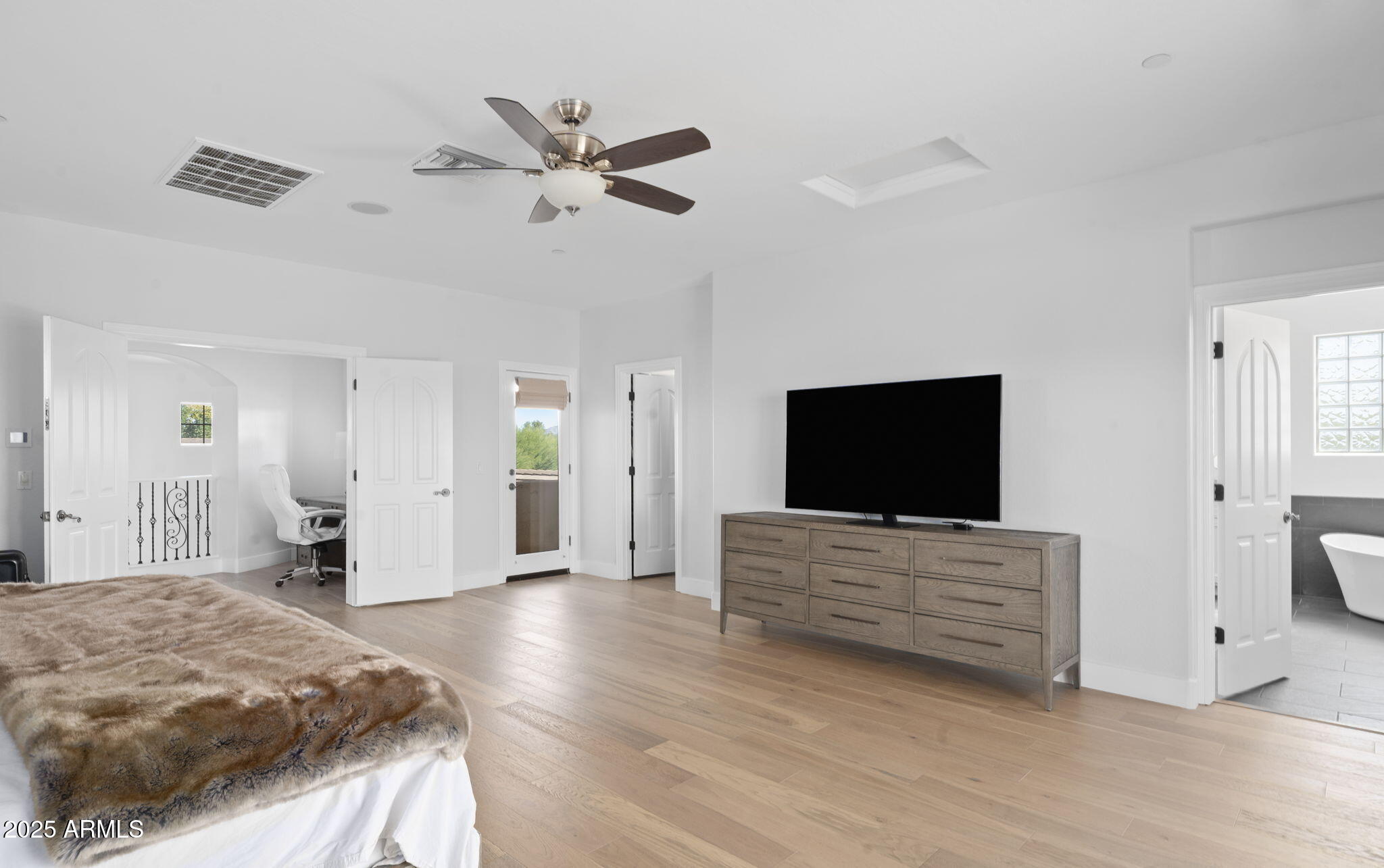 5216 E BARWICK Drive