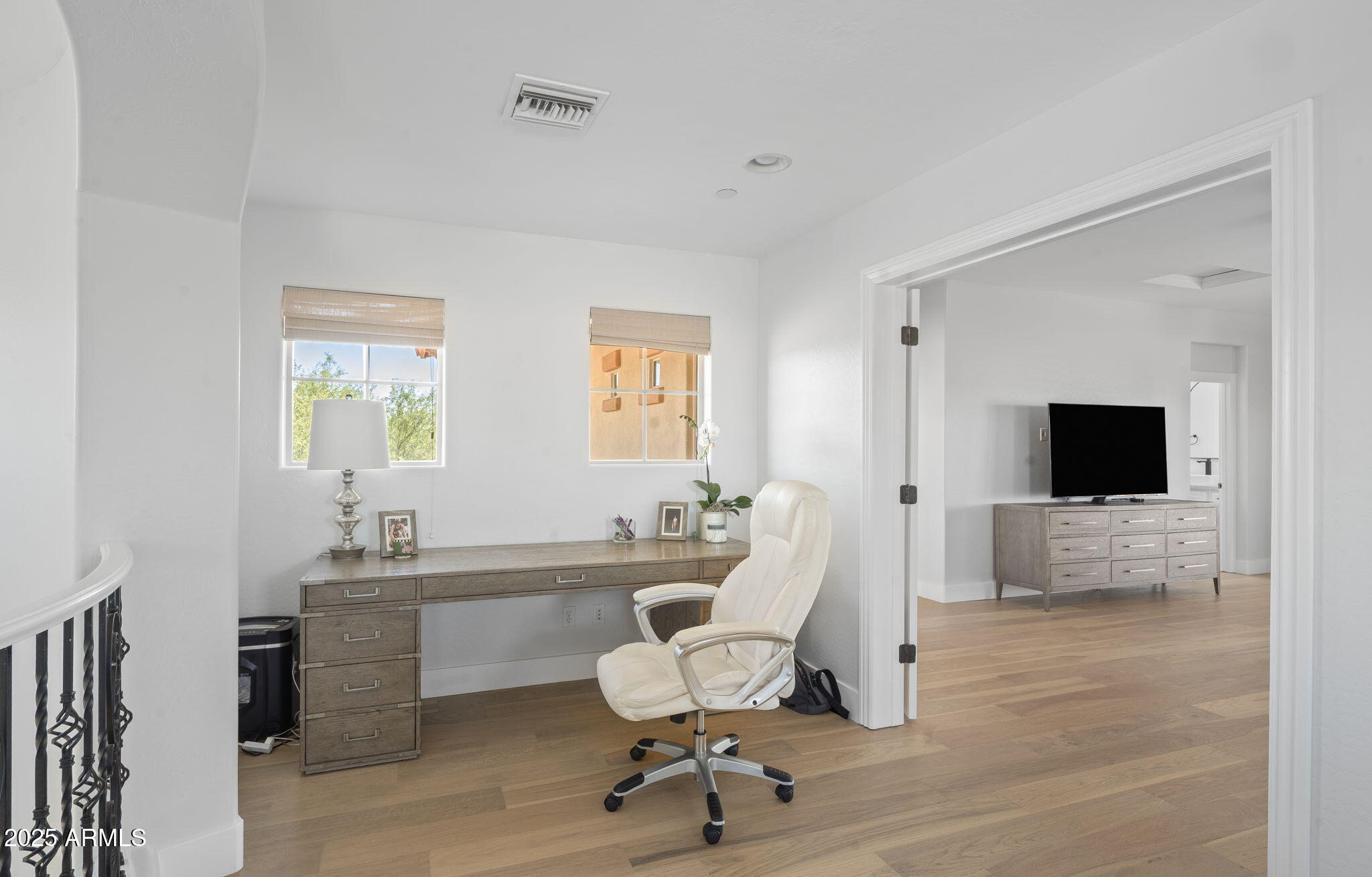 5216 E BARWICK Drive