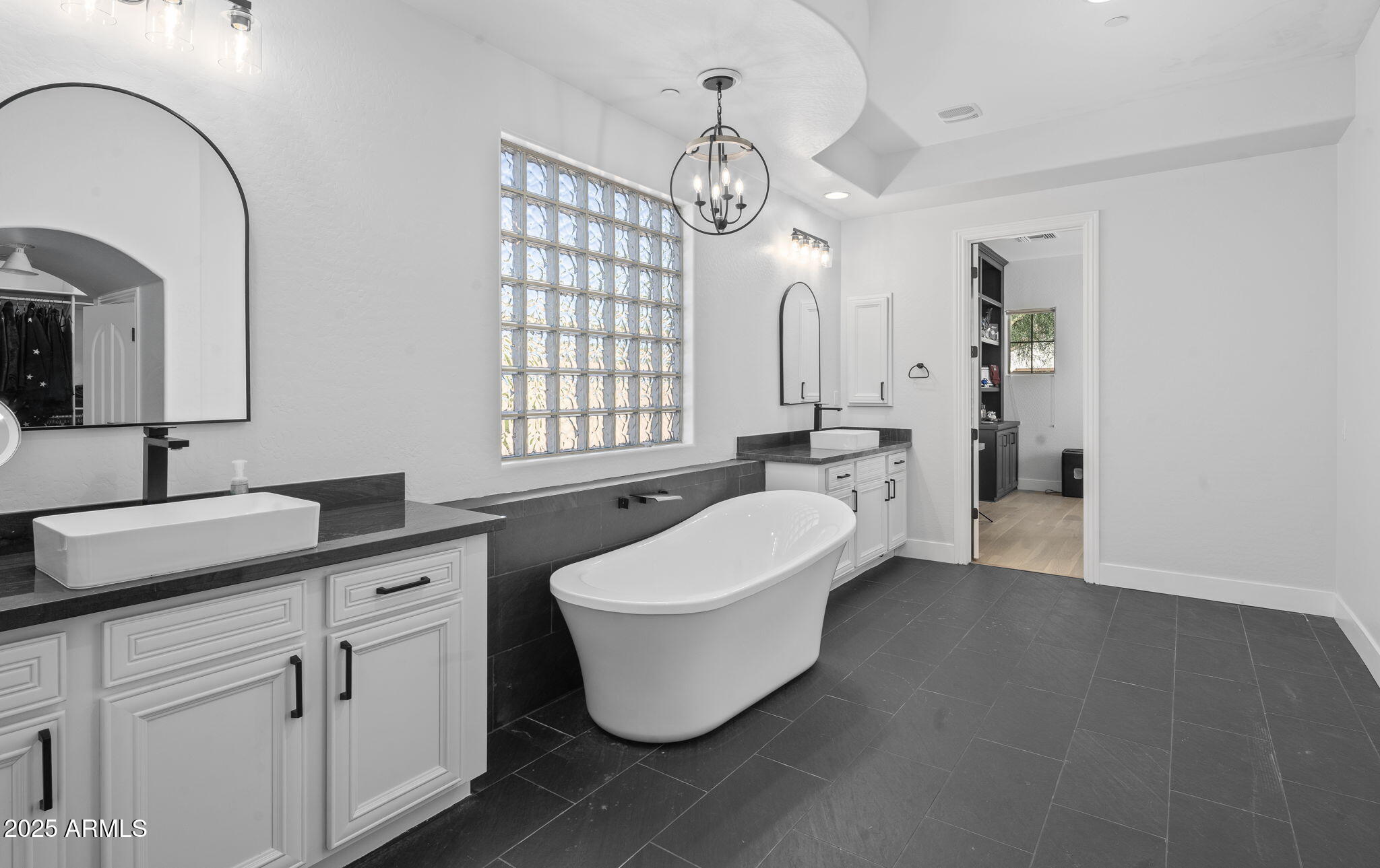 5216 E BARWICK Drive