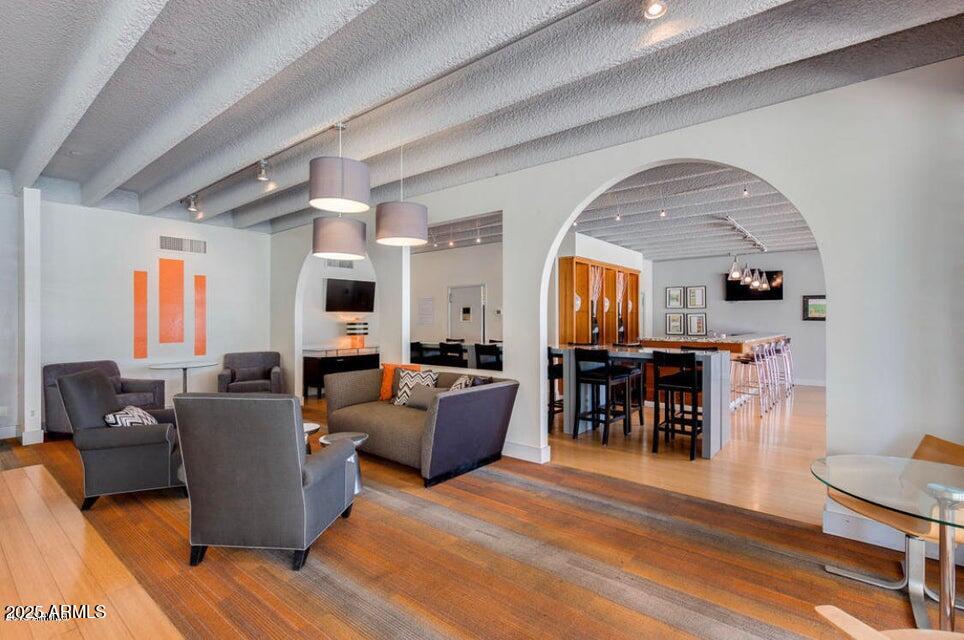 4750 N CENTRAL Avenue L8