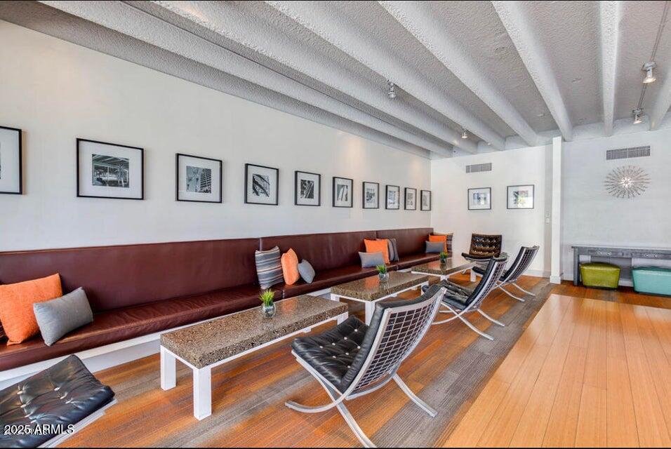 4750 N CENTRAL Avenue L8