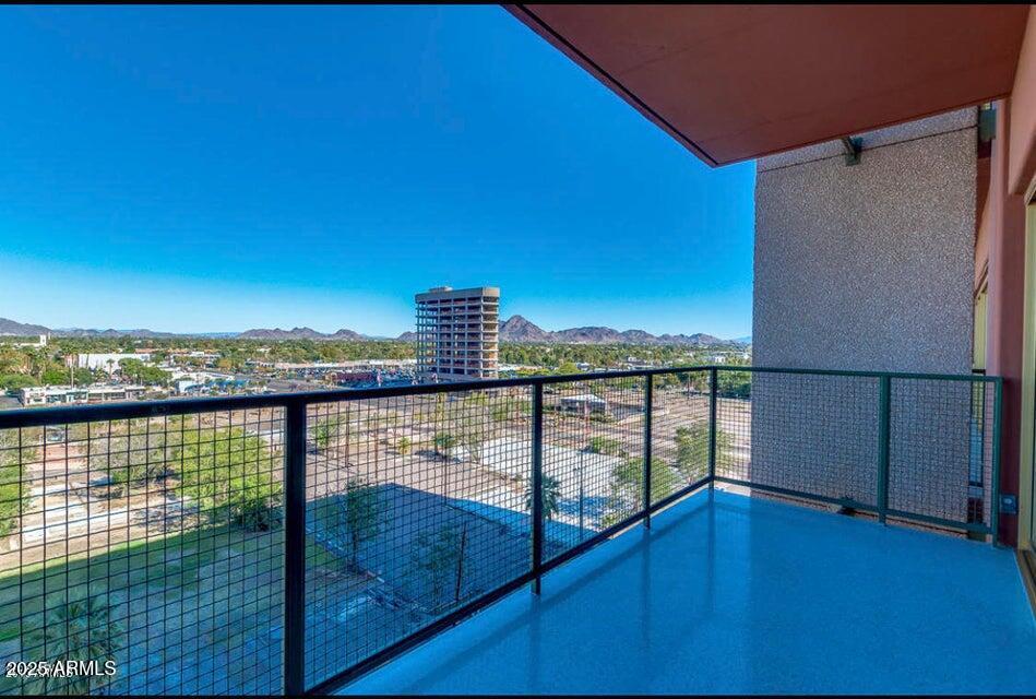 4750 N CENTRAL Avenue L8